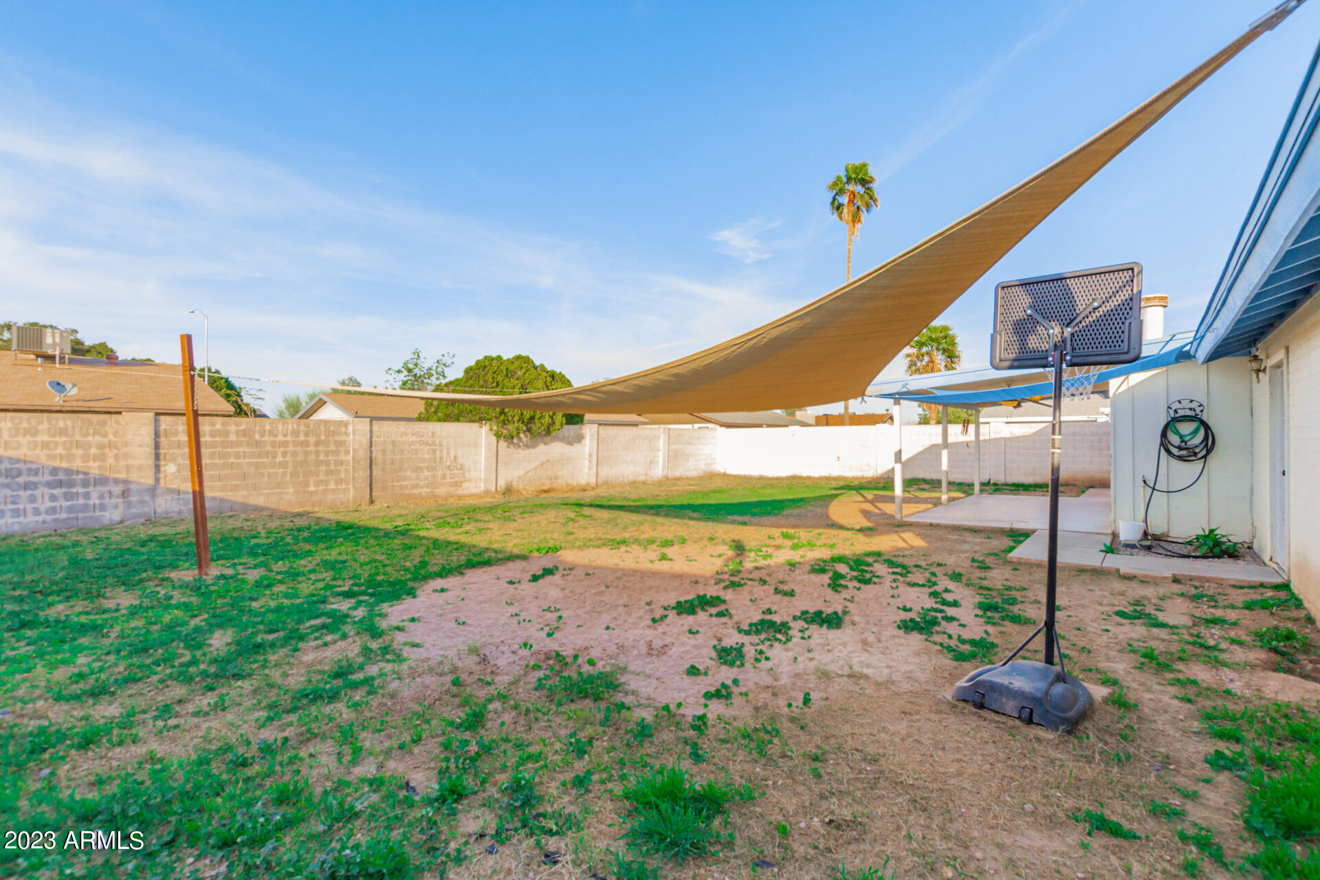 918 E GLADE Avenue