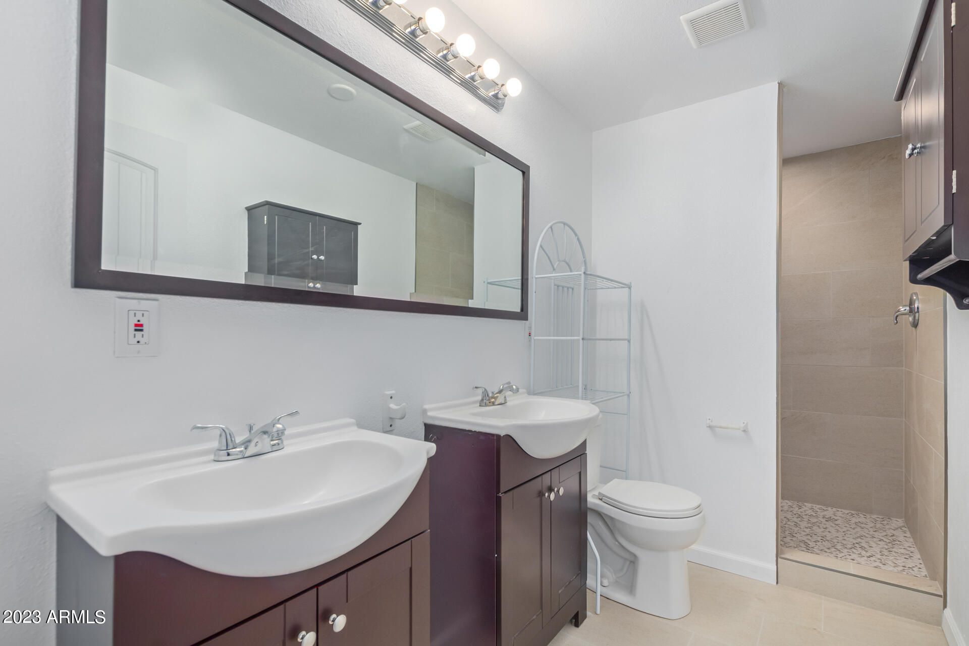 305 W LINDBERGH Avenue