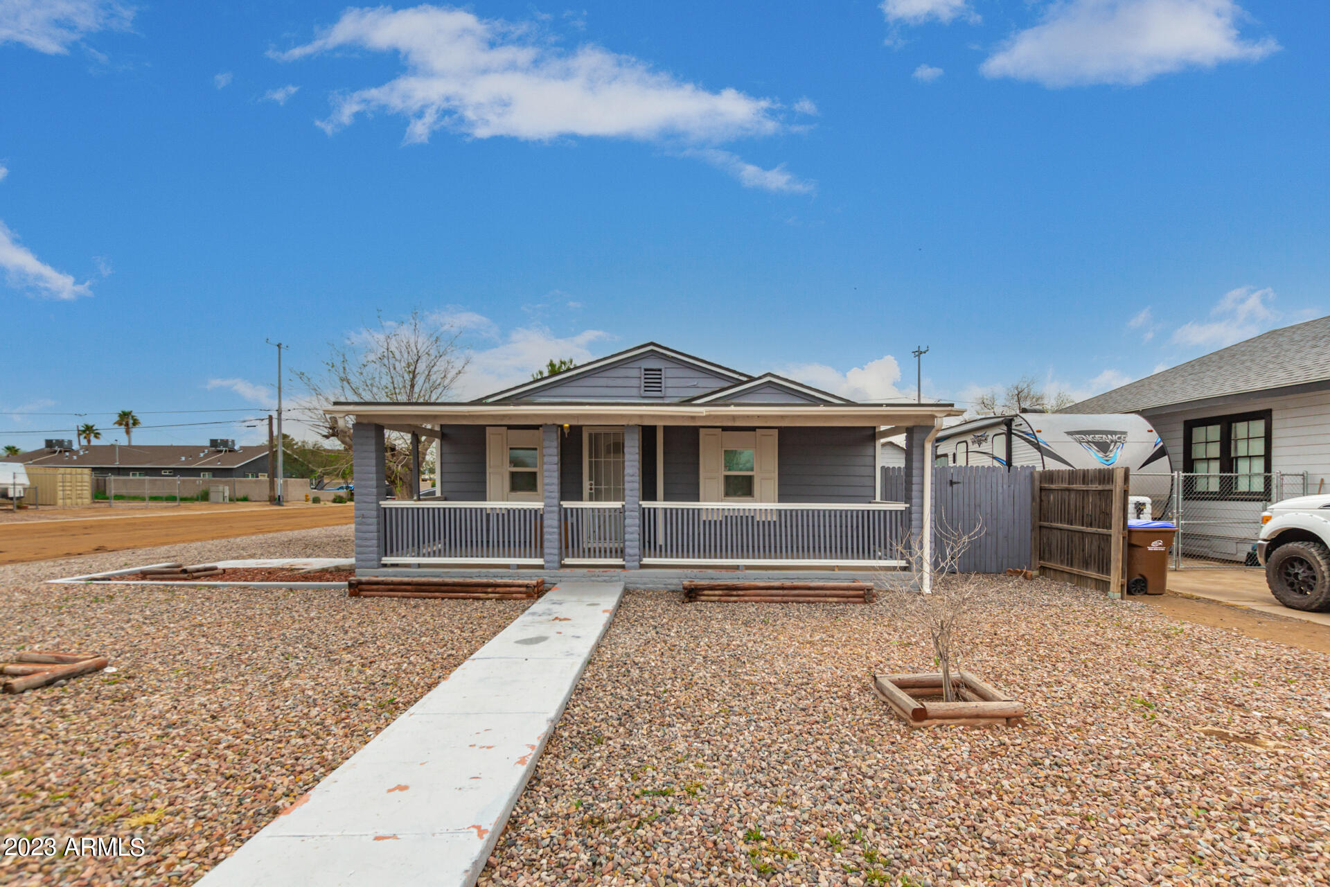 305 W LINDBERGH Avenue