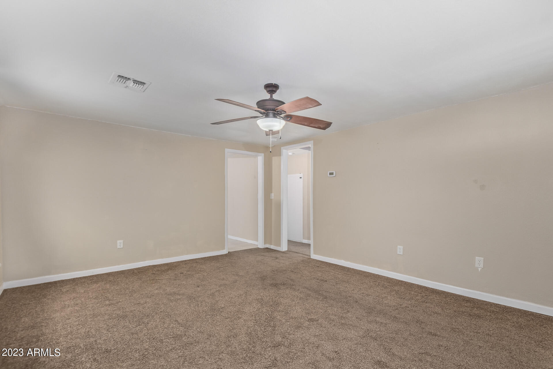 305 W LINDBERGH Avenue