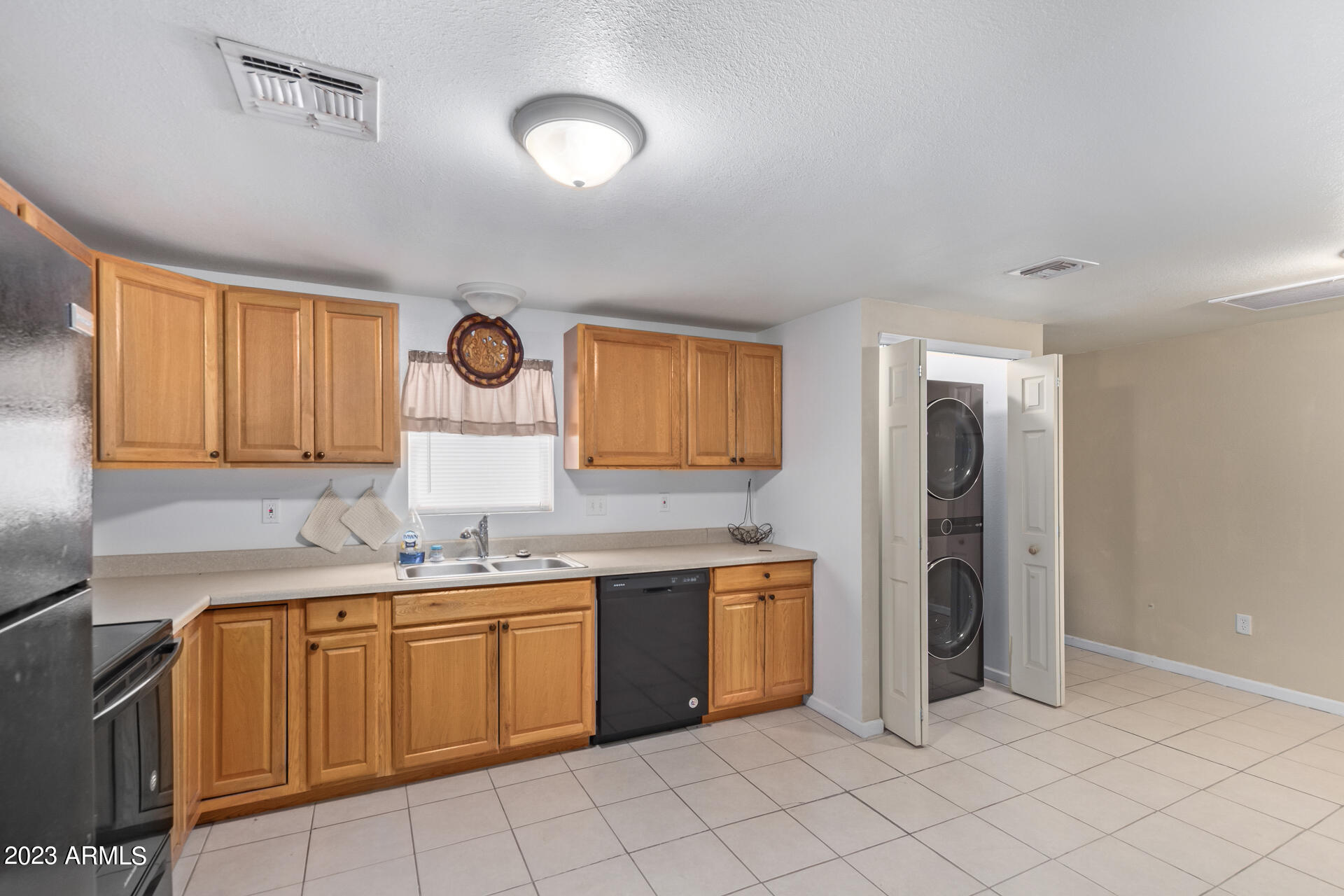 305 W LINDBERGH Avenue