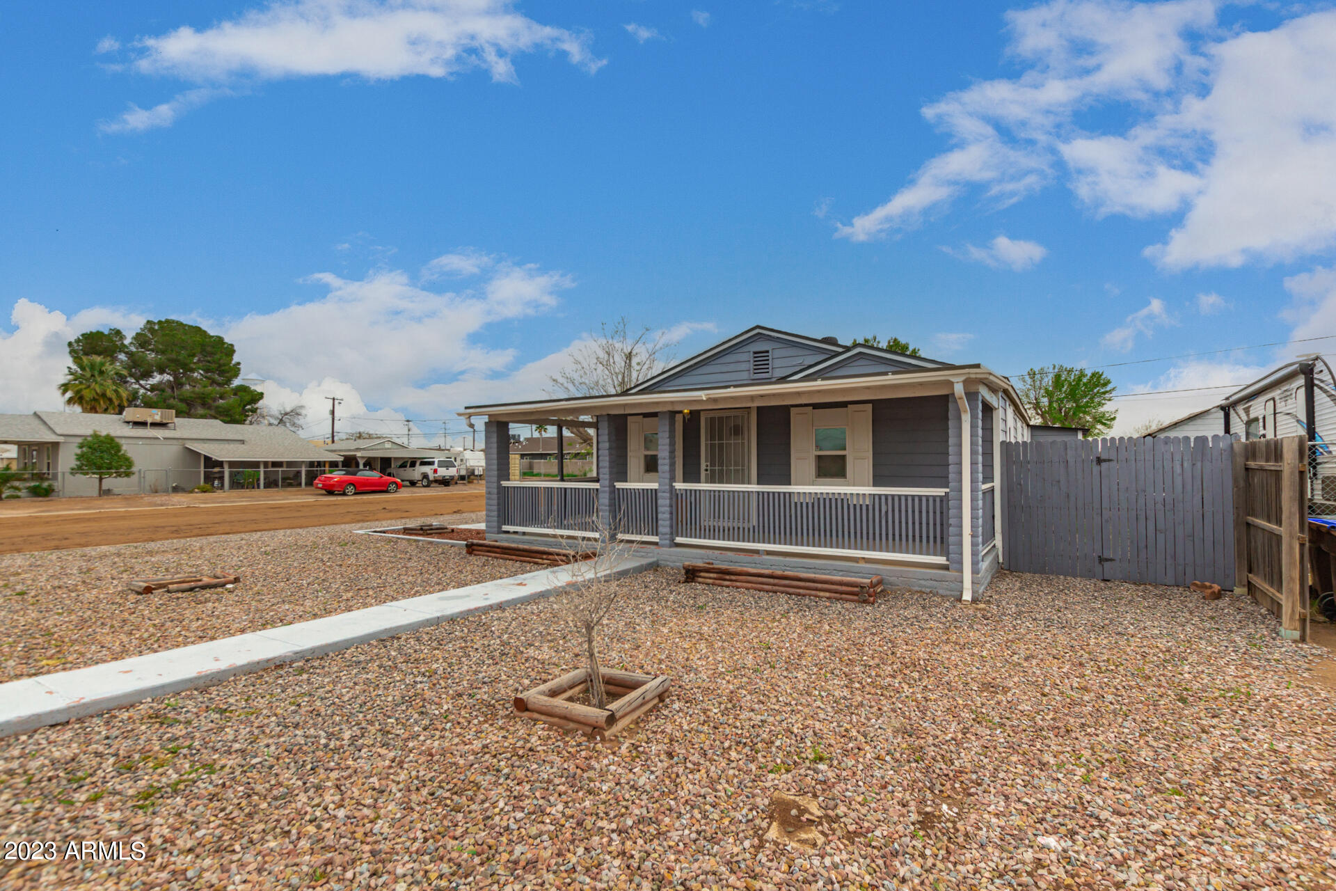 305 W LINDBERGH Avenue
