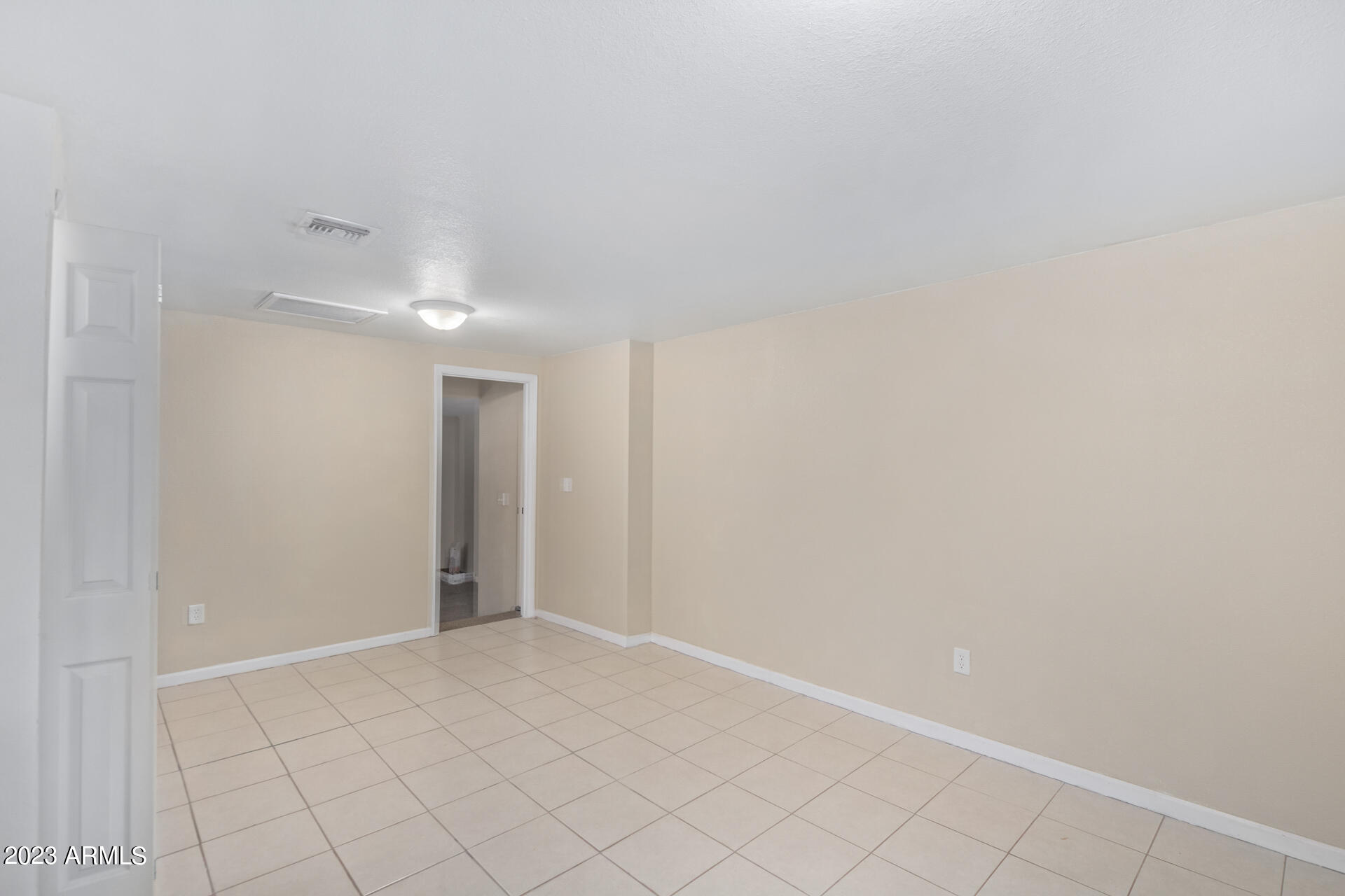 305 W LINDBERGH Avenue