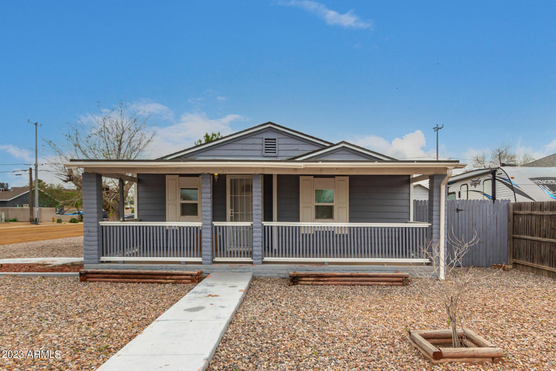305 W LINDBERGH Avenue