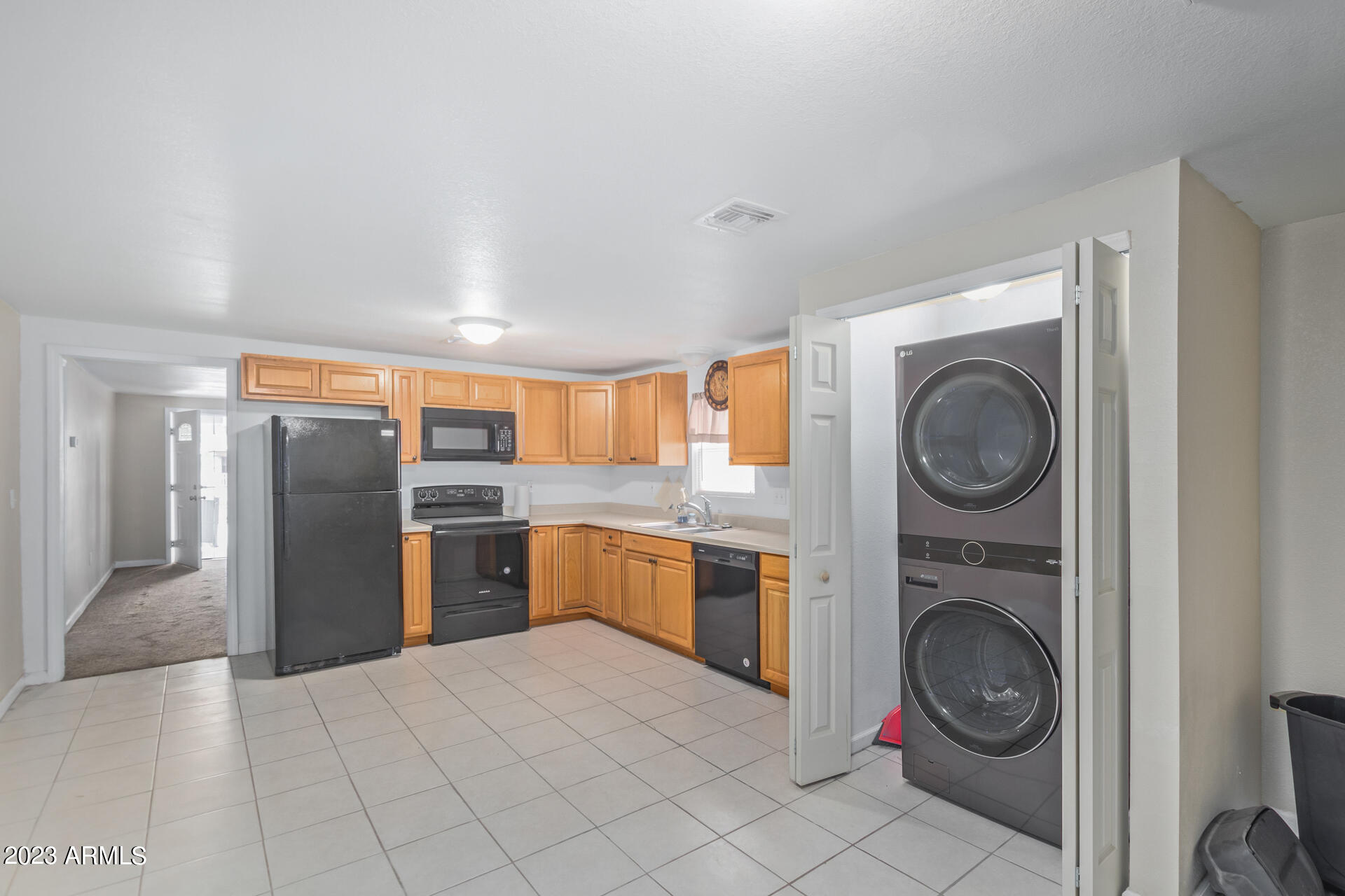305 W LINDBERGH Avenue