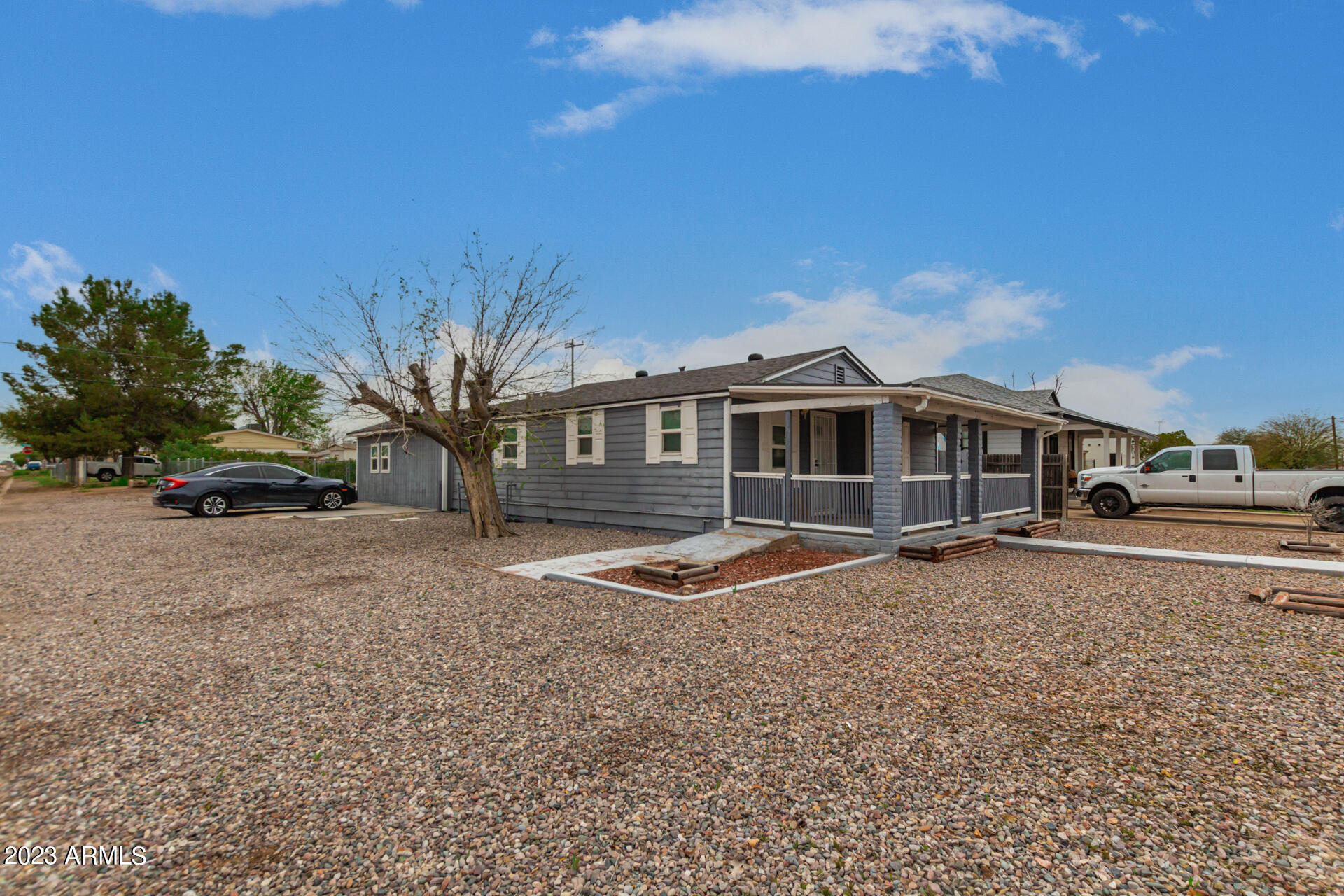 305 W LINDBERGH Avenue