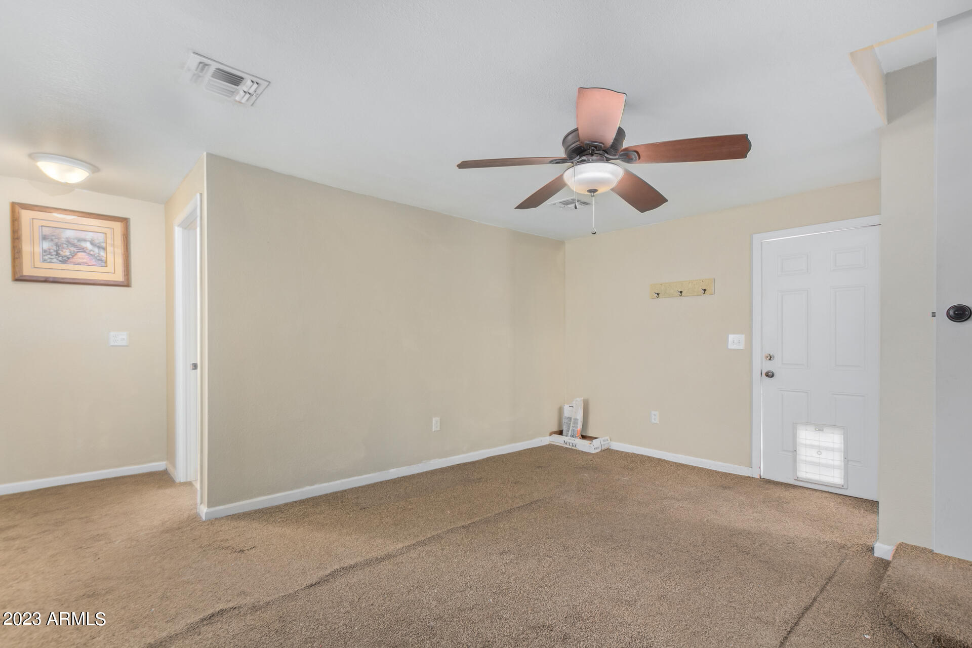 305 W LINDBERGH Avenue