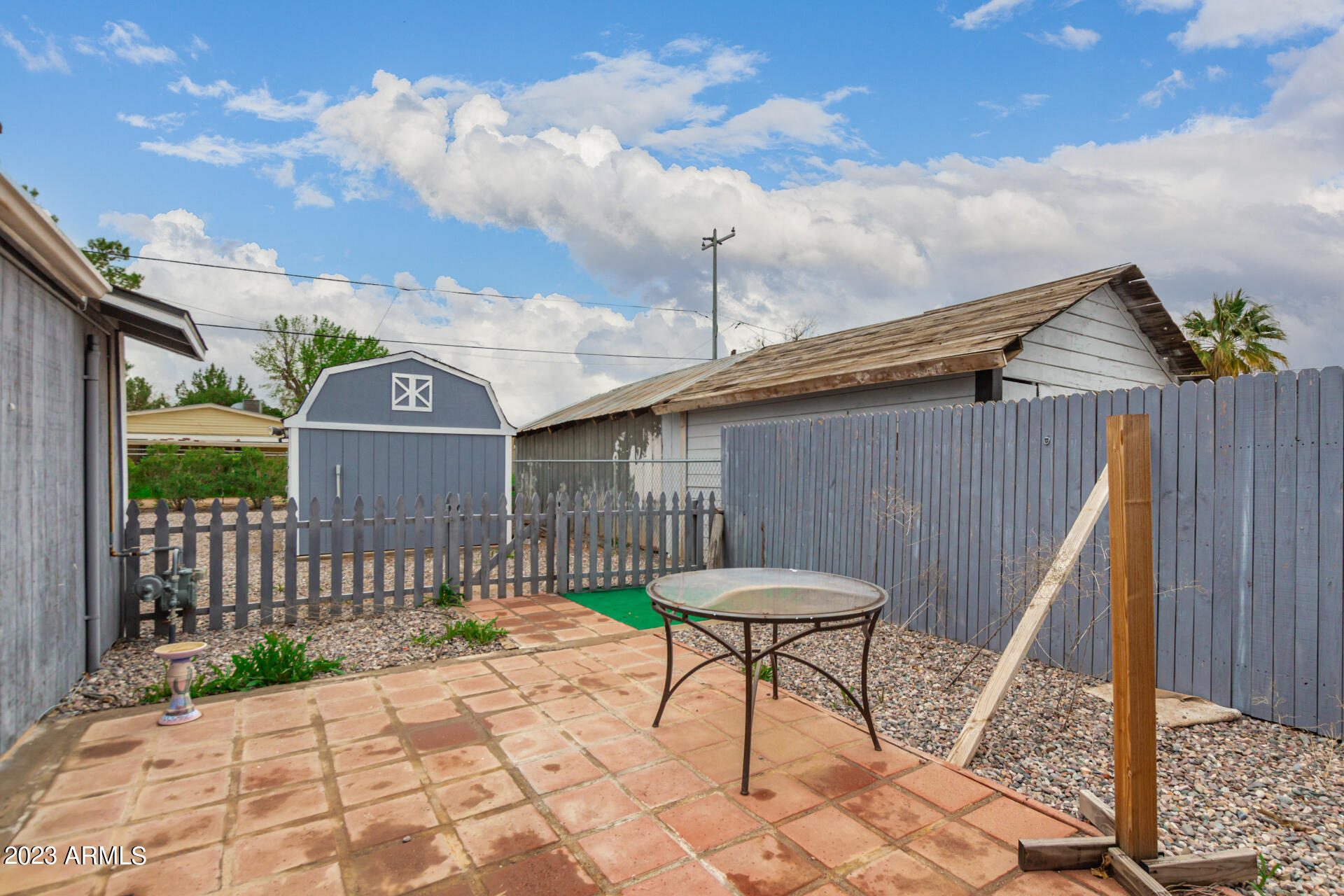 305 W LINDBERGH Avenue