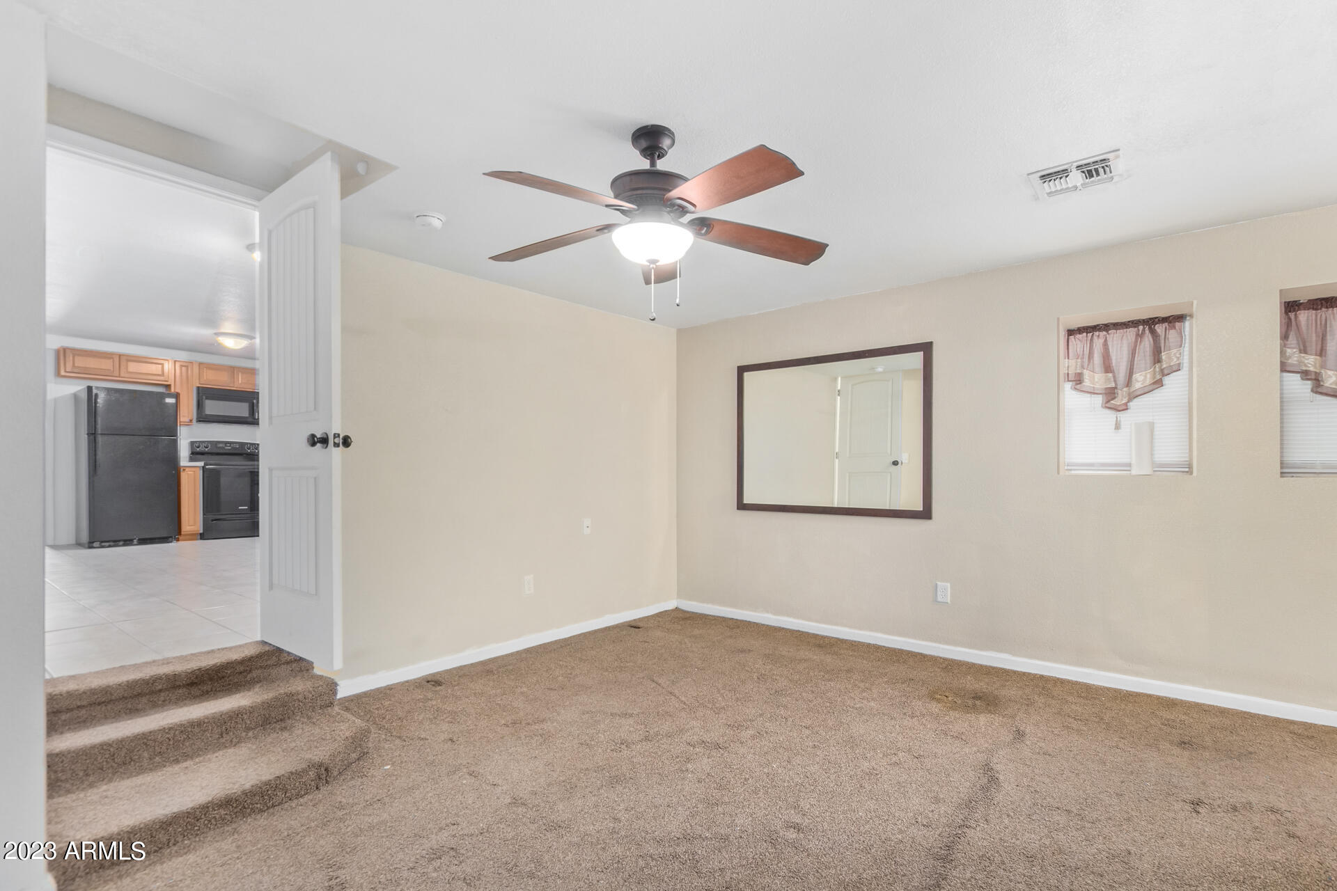 305 W LINDBERGH Avenue