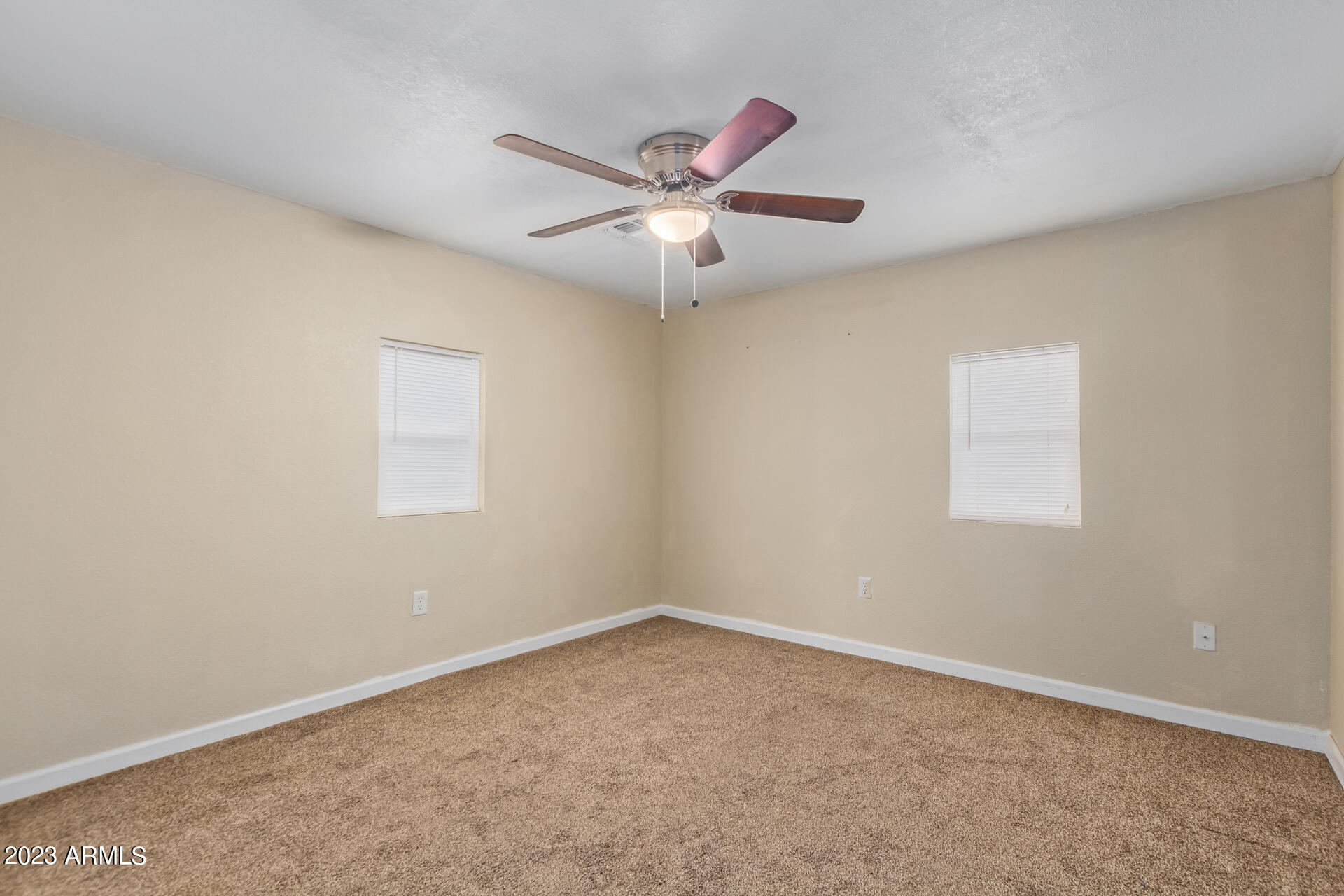 305 W LINDBERGH Avenue