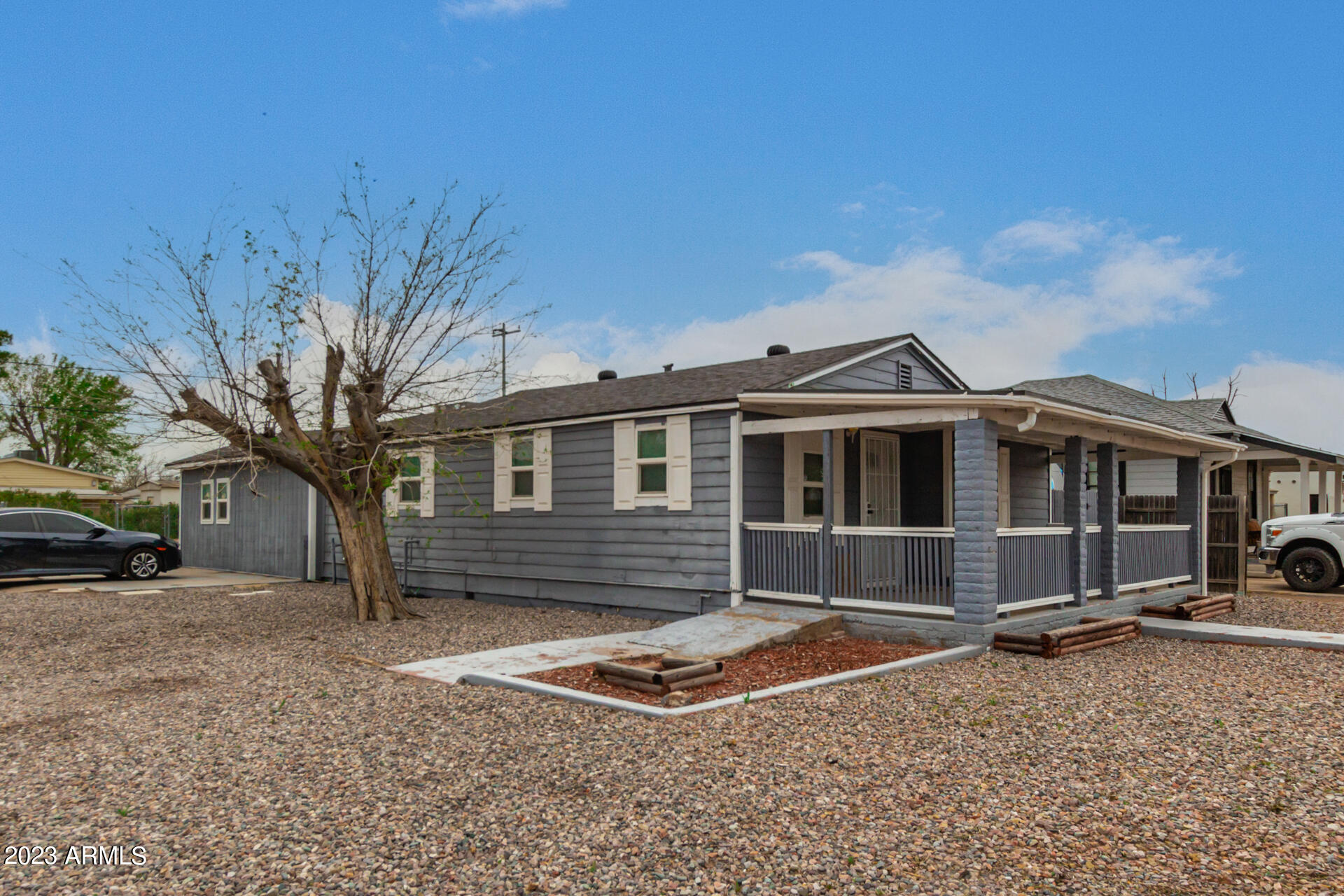 305 W LINDBERGH Avenue