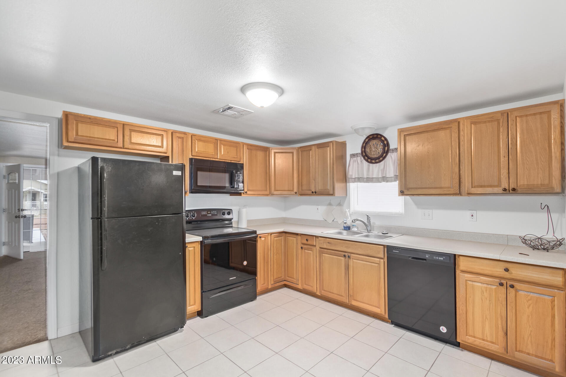 305 W LINDBERGH Avenue