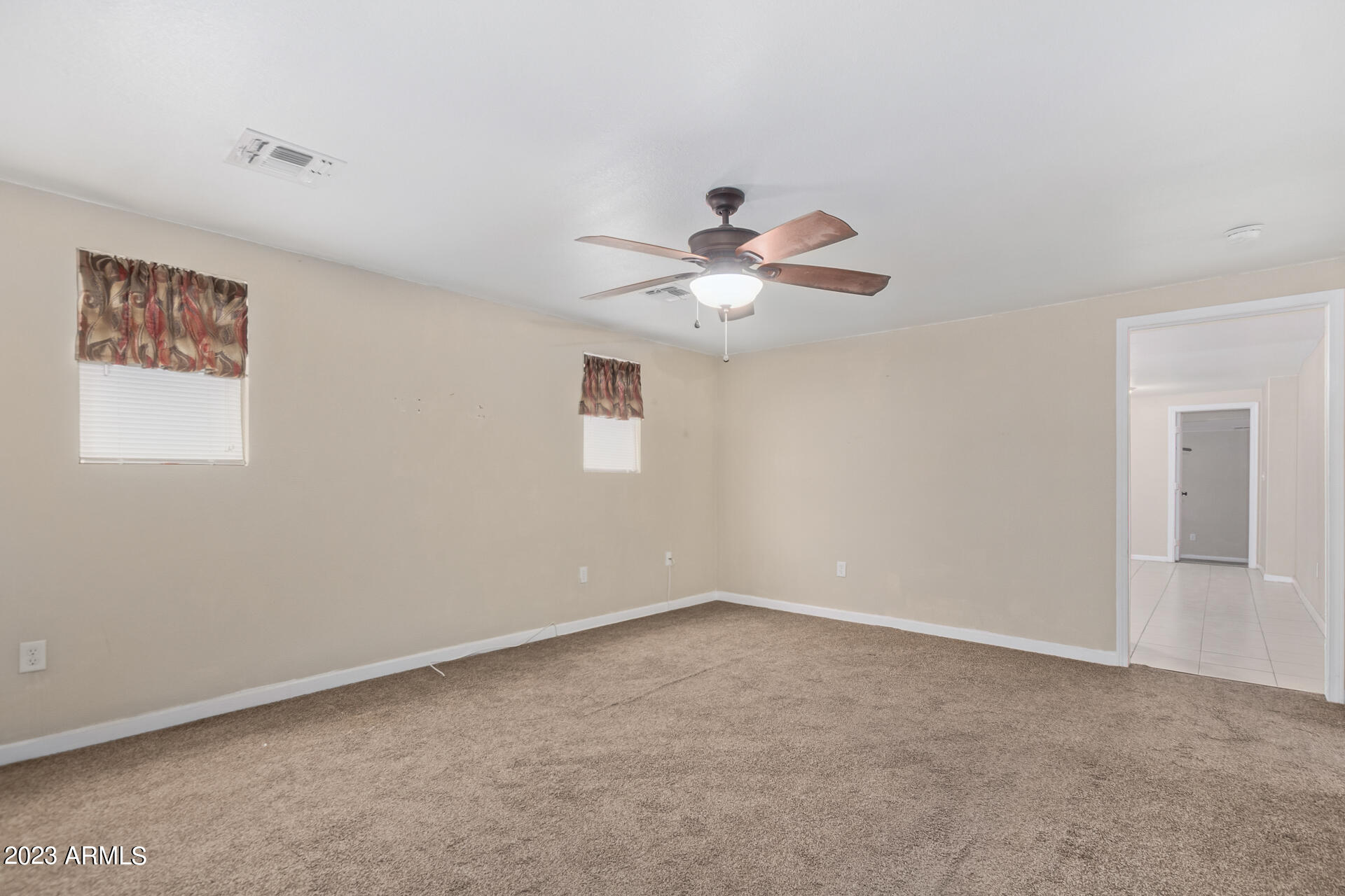 305 W LINDBERGH Avenue