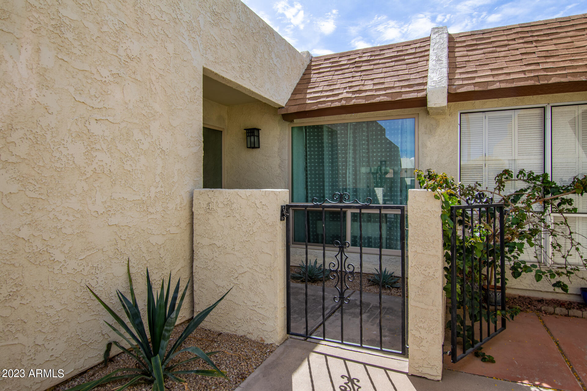 1923 E DUKE Drive