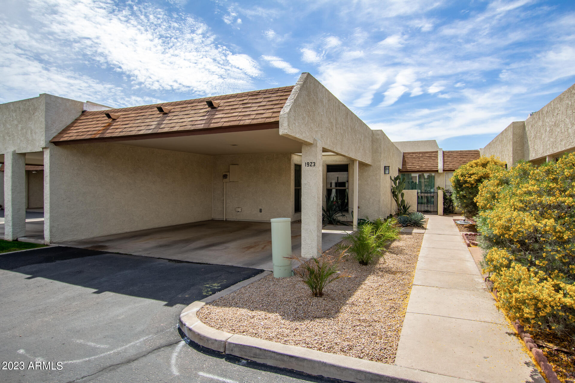 1923 E DUKE Drive