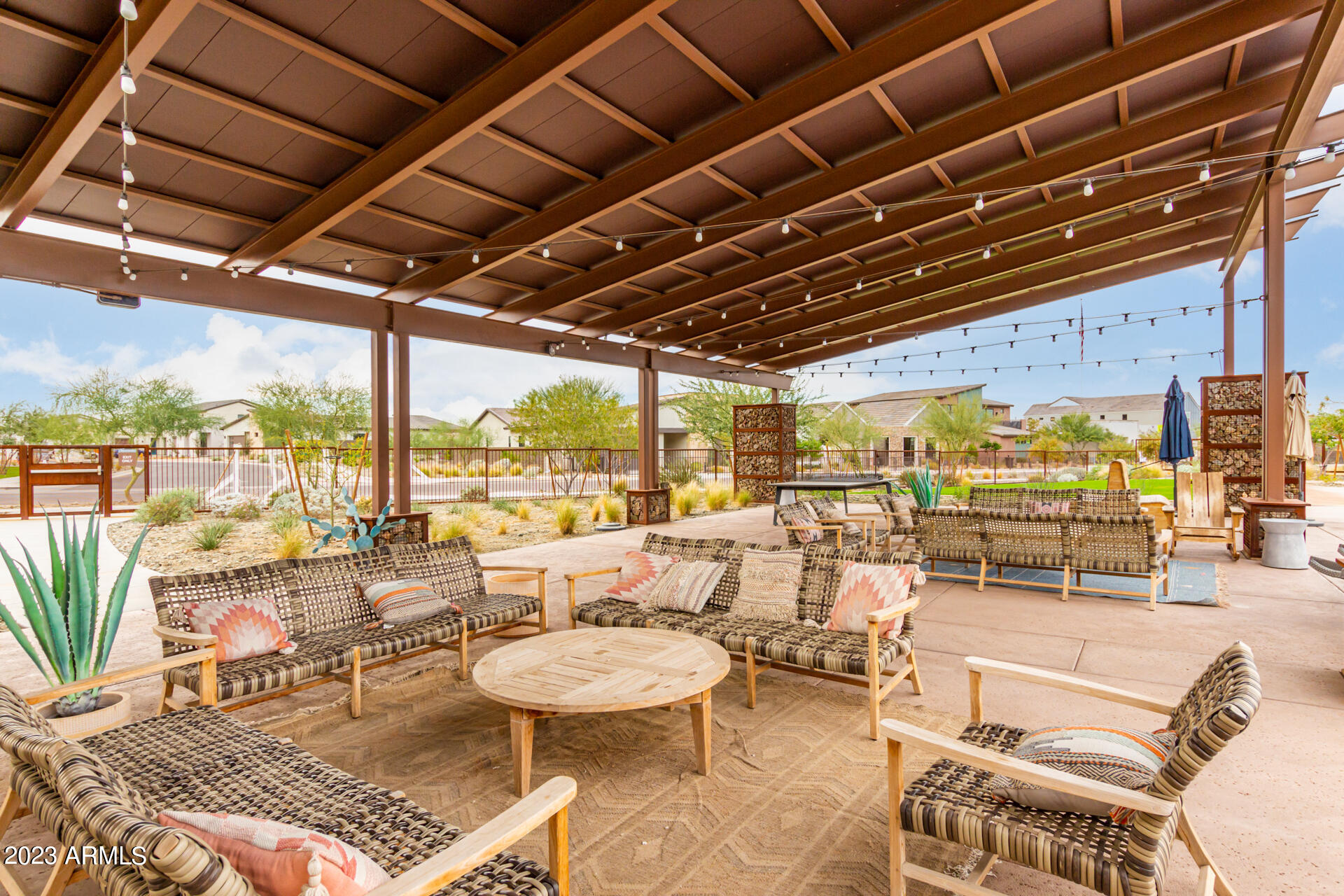827 E HOPI Trail