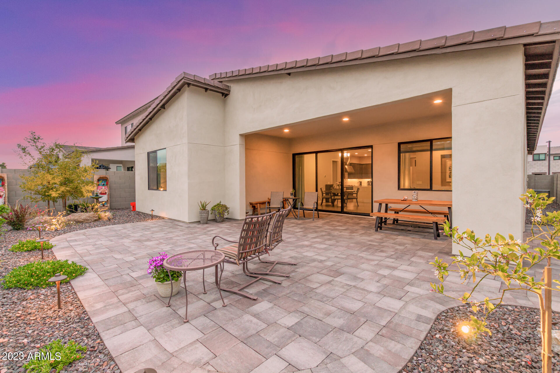 827 E HOPI Trail
