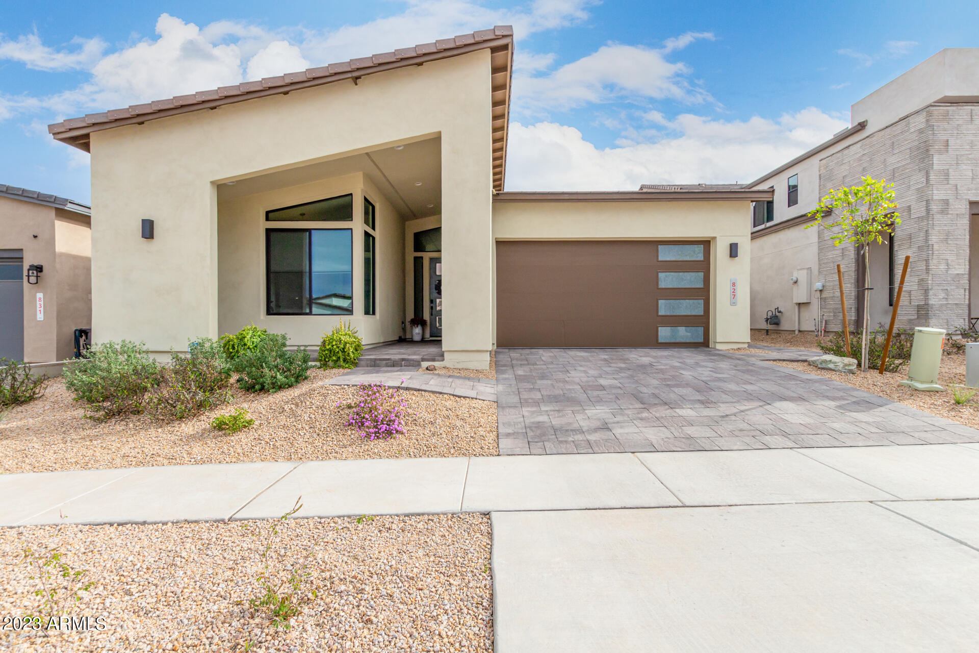 827 E HOPI Trail