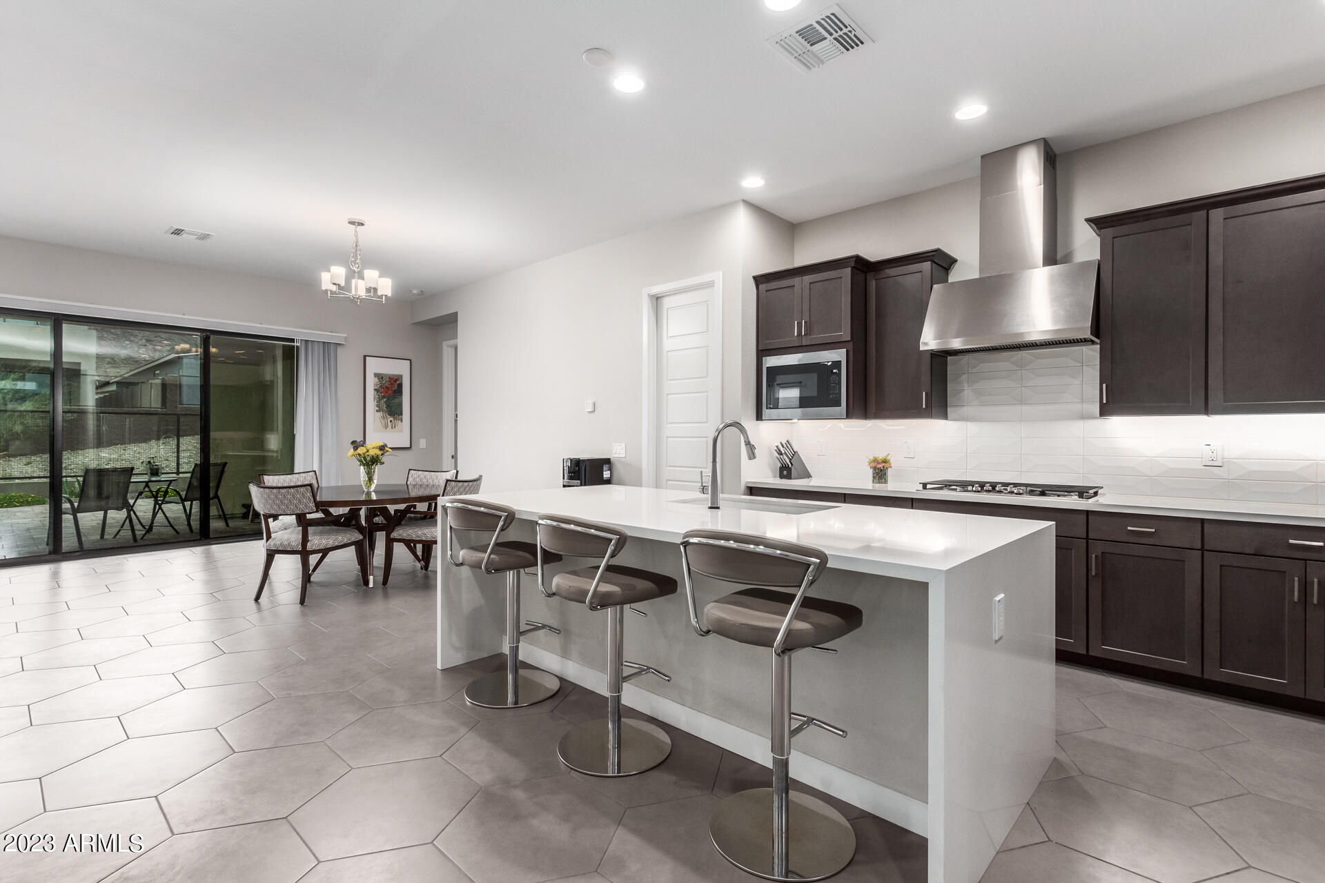 827 E HOPI Trail