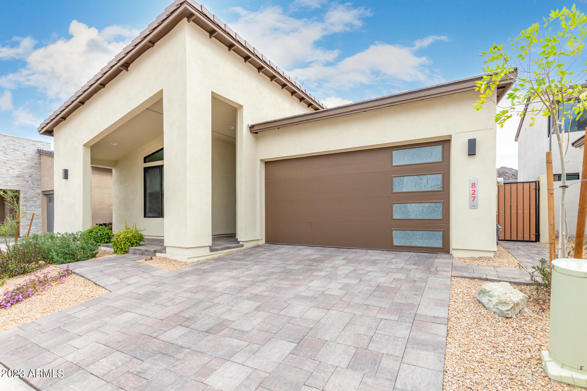 827 E HOPI Trail