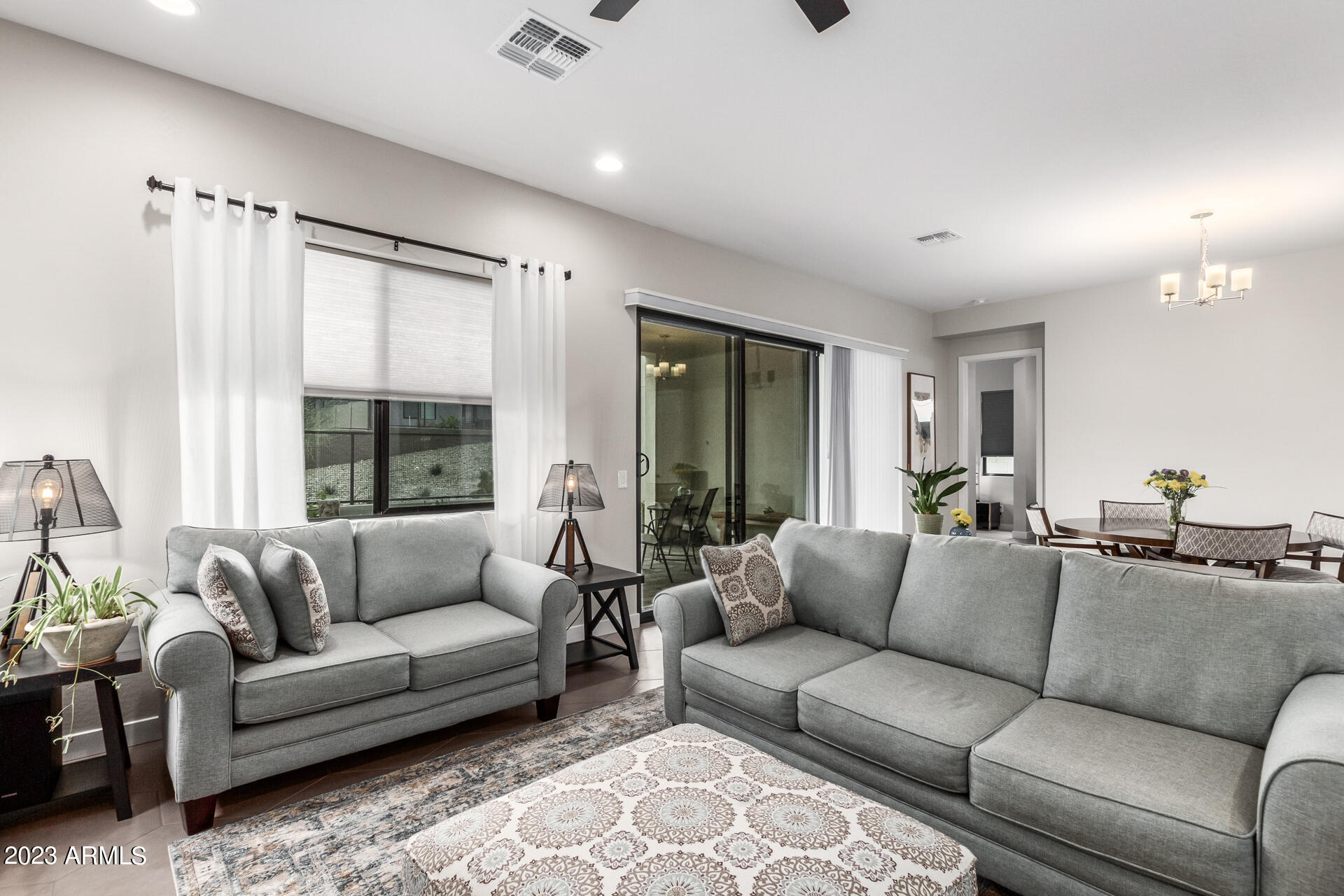 827 E HOPI Trail