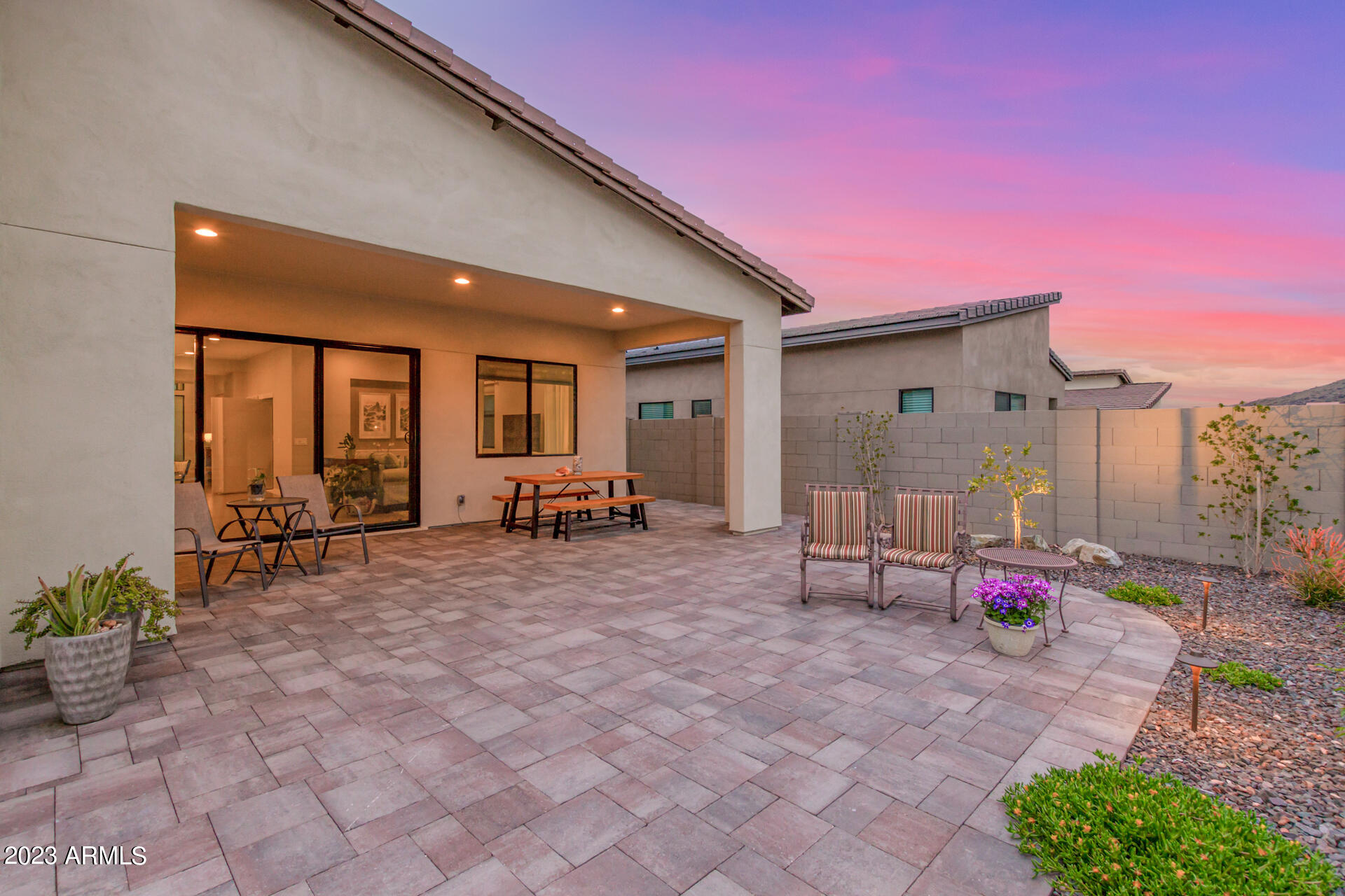 827 E HOPI Trail