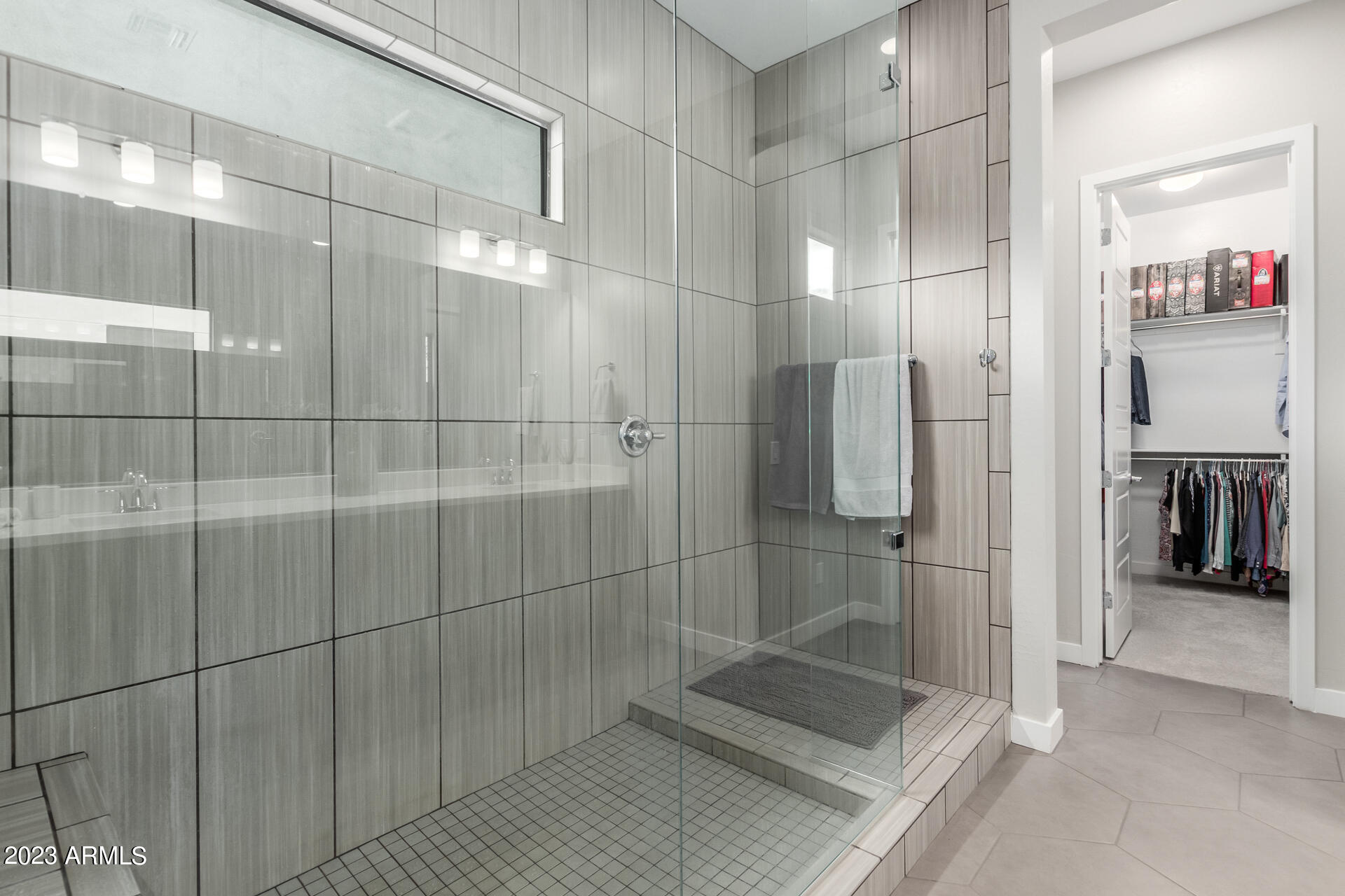 827 E HOPI Trail