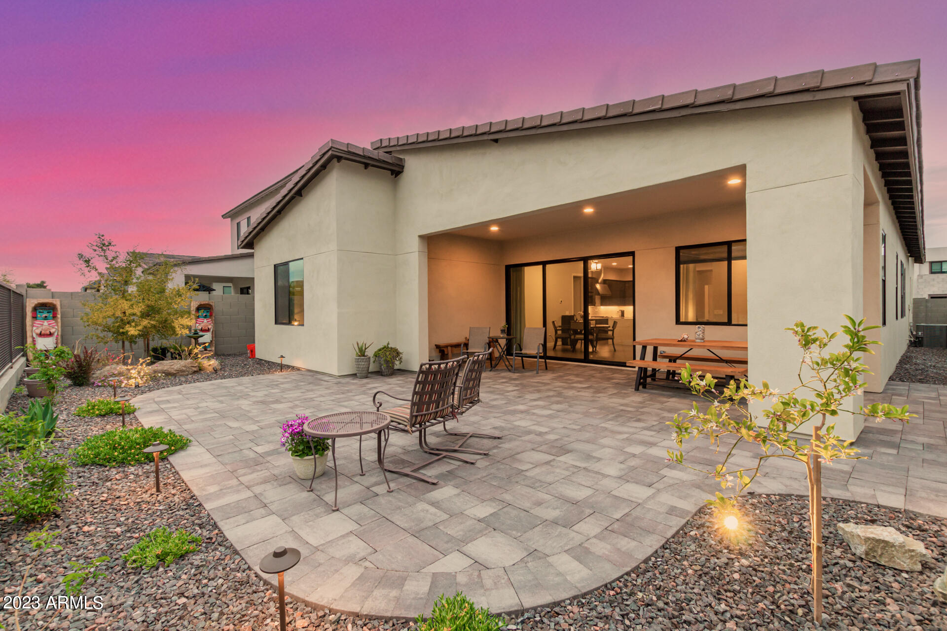 827 E HOPI Trail