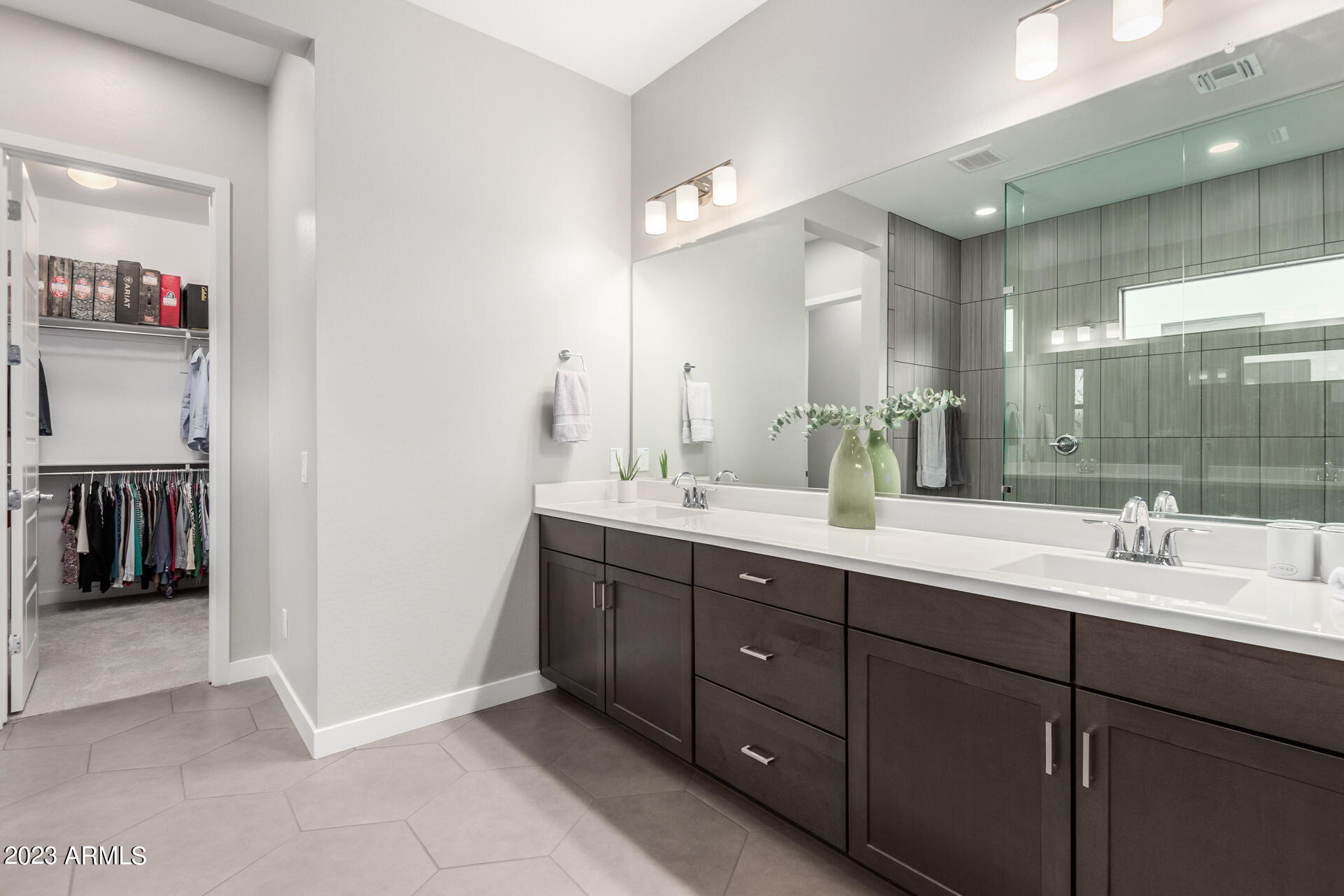 827 E HOPI Trail