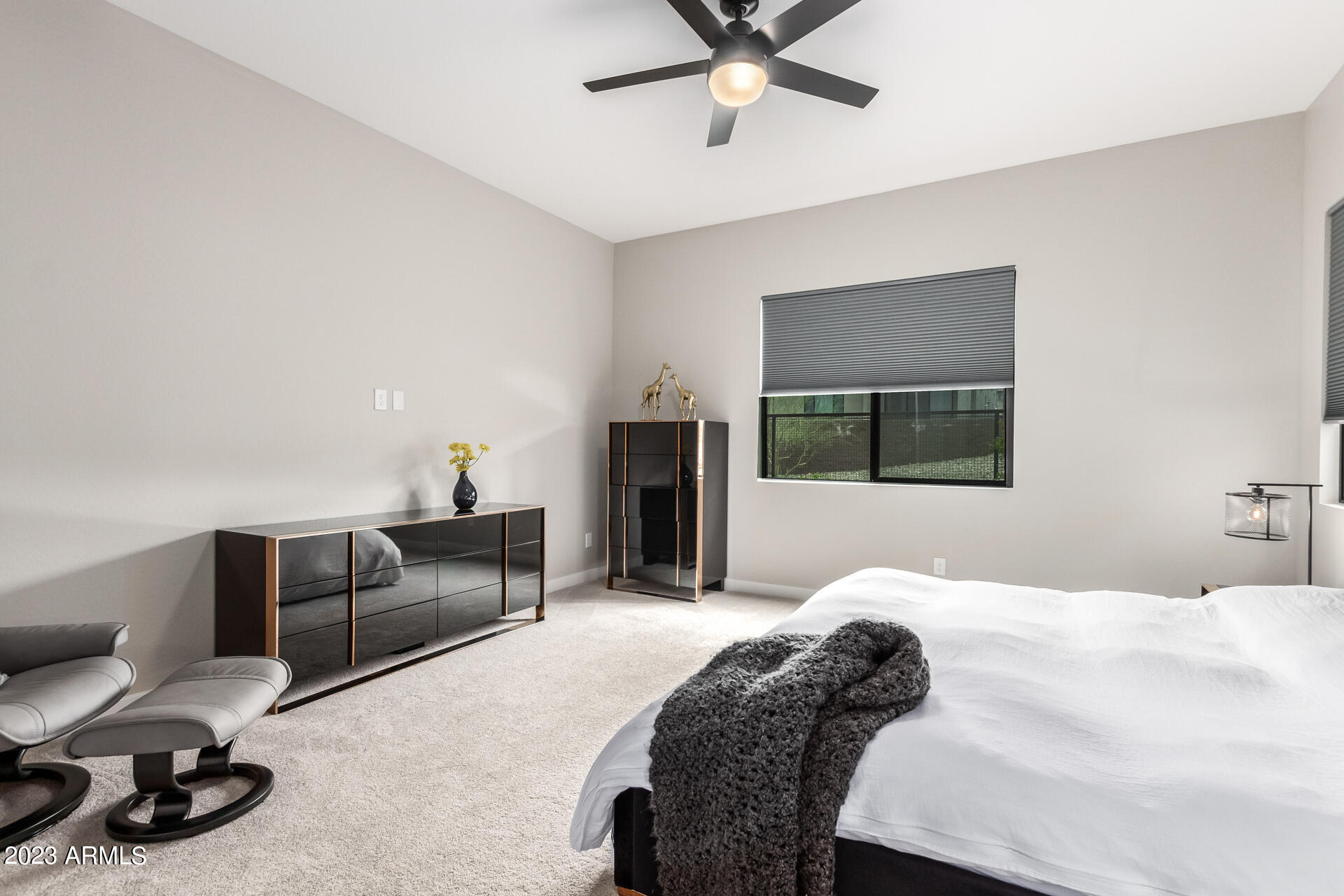 827 E HOPI Trail