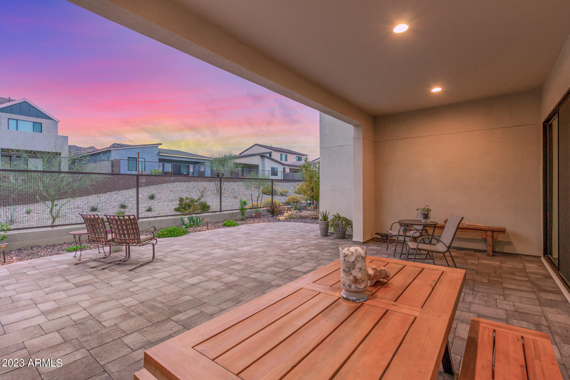 827 E HOPI Trail