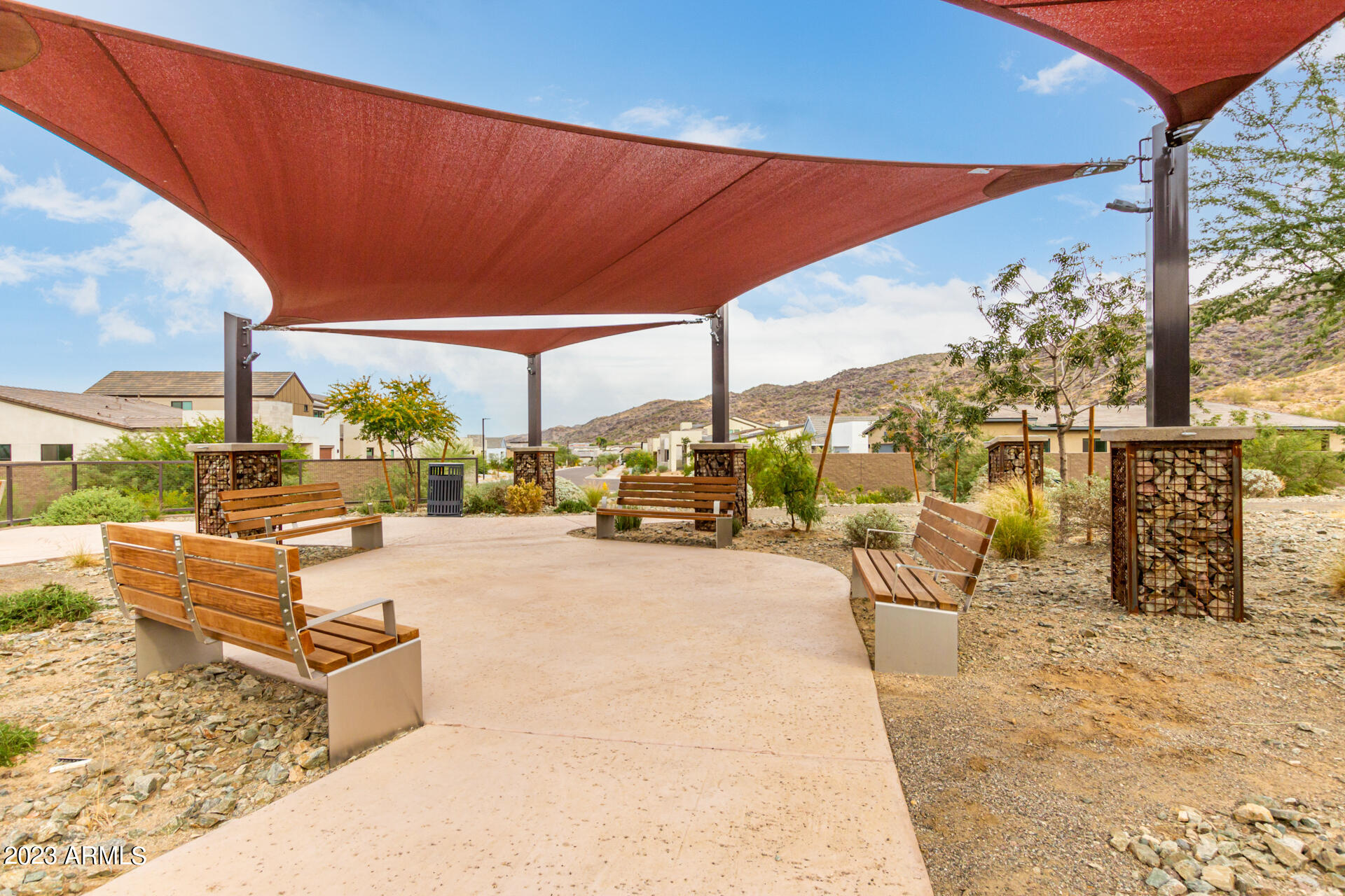 827 E HOPI Trail