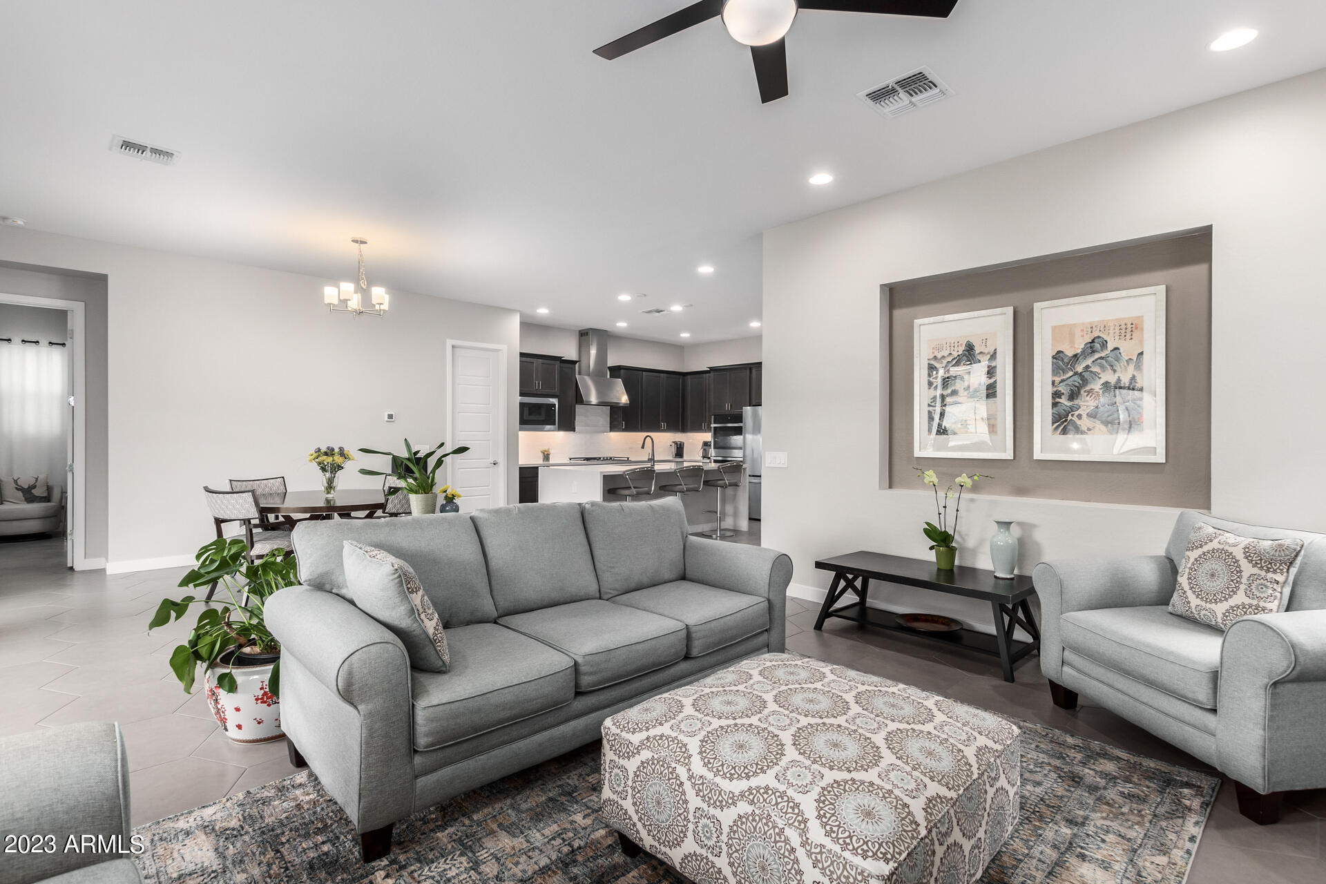 827 E HOPI Trail