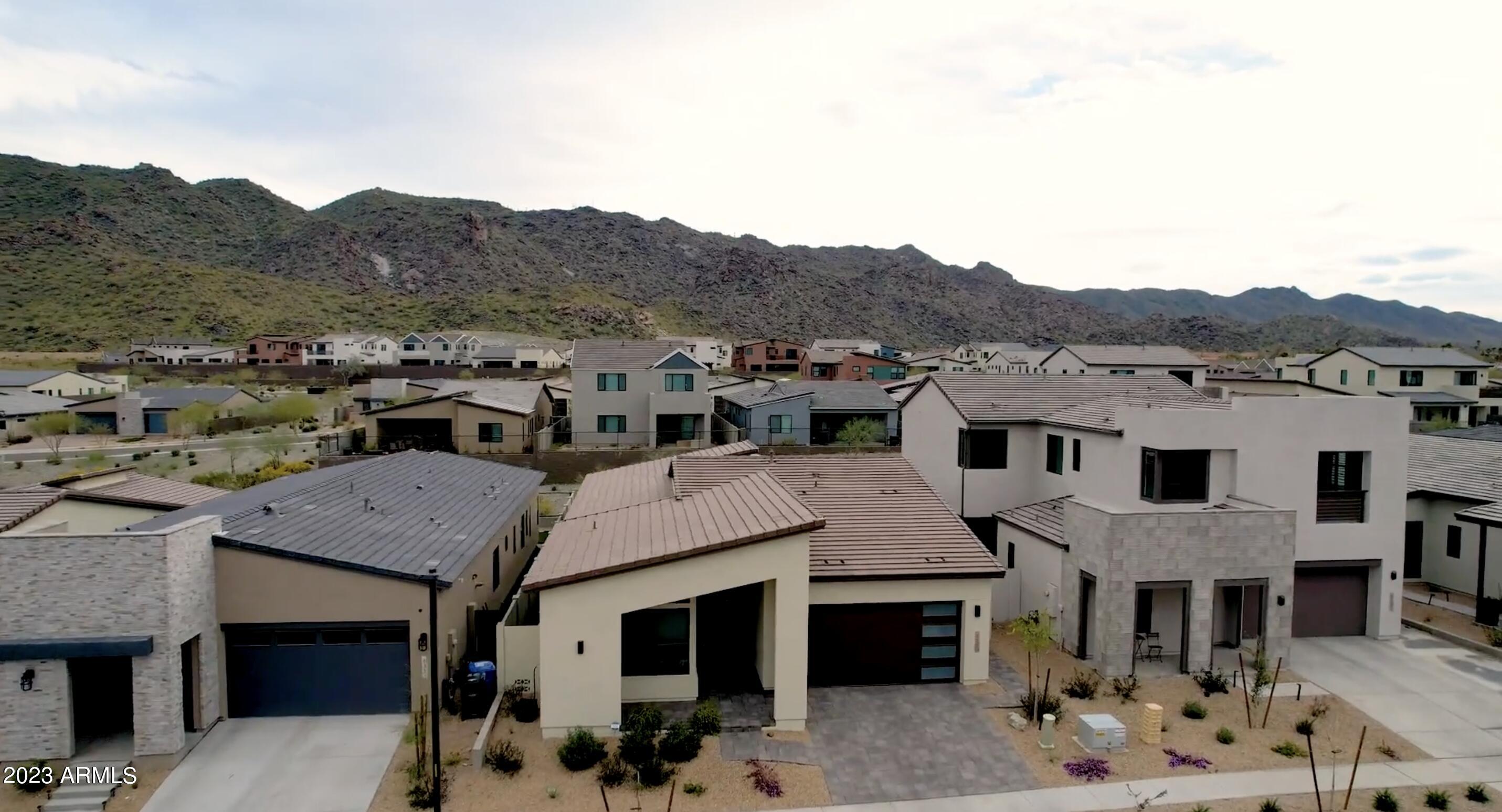 827 E HOPI Trail