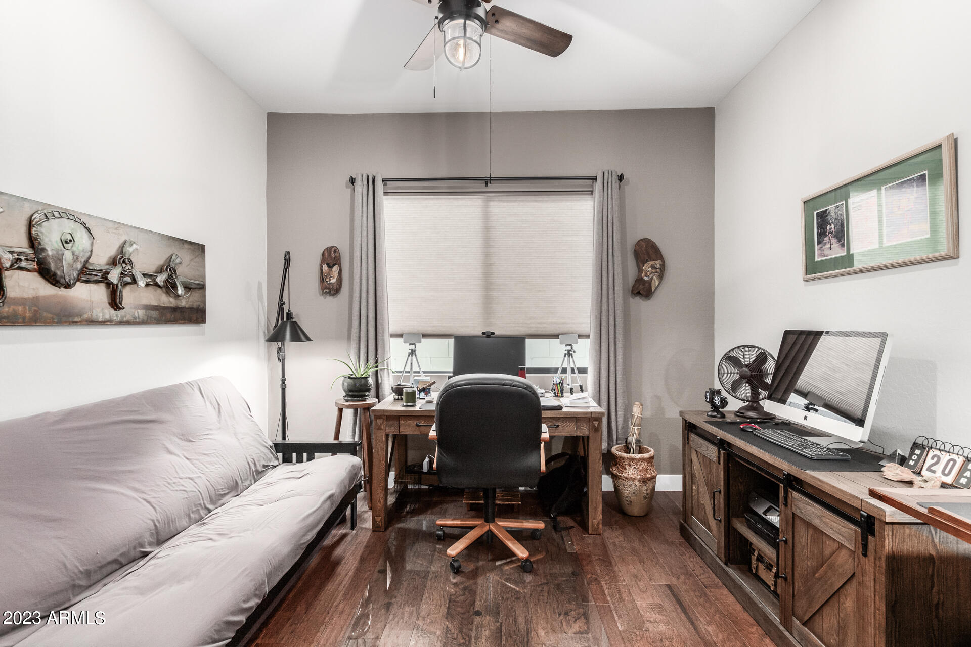 827 E HOPI Trail