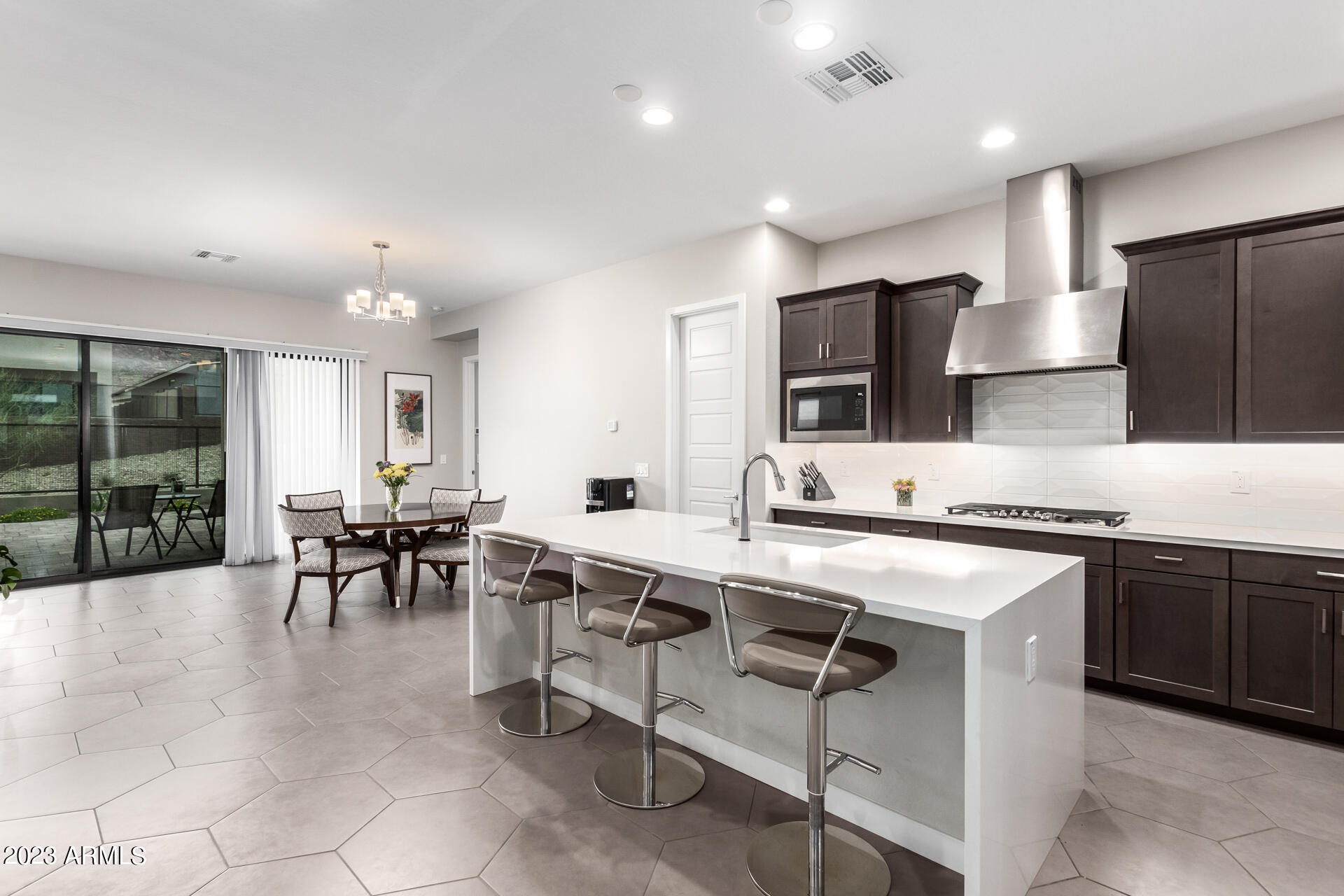 827 E HOPI Trail
