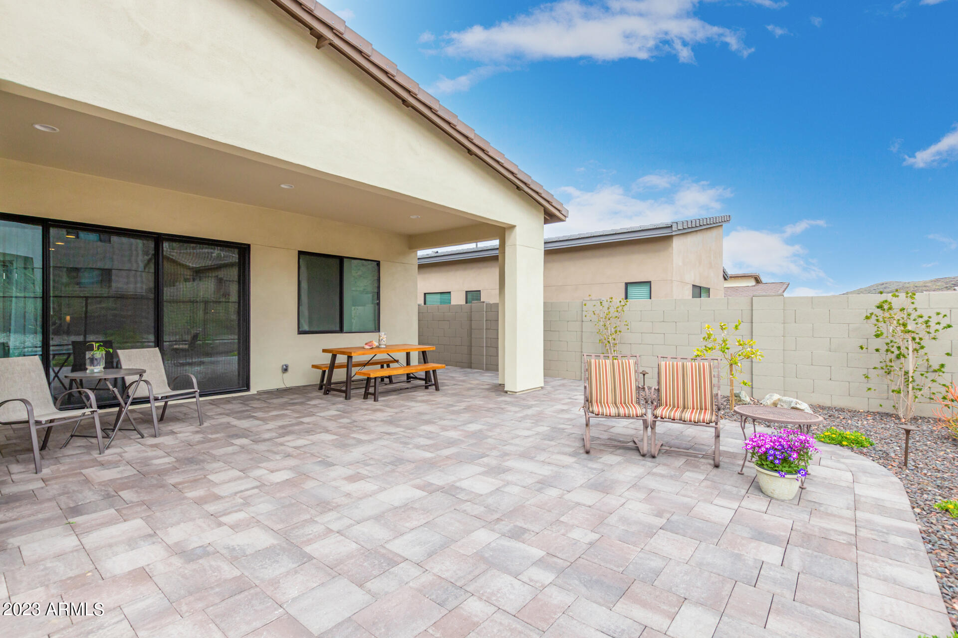 827 E HOPI Trail
