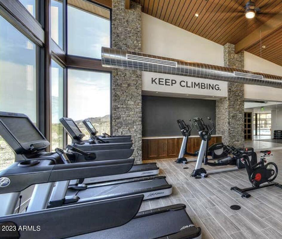 827 E HOPI Trail