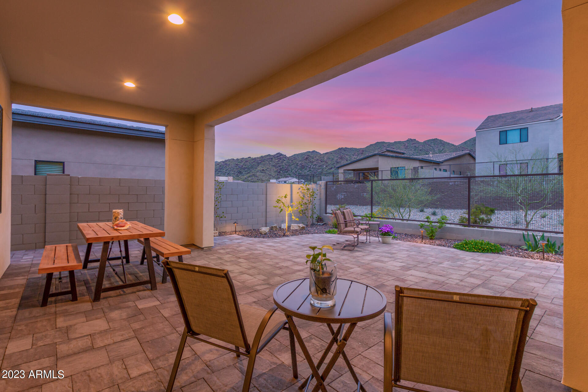 827 E HOPI Trail