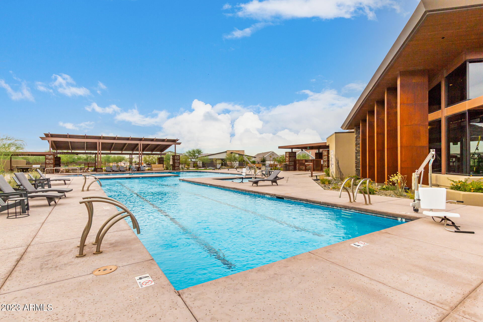 827 E HOPI Trail