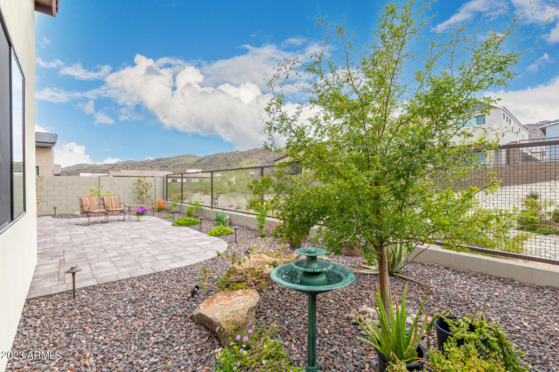 827 E HOPI Trail