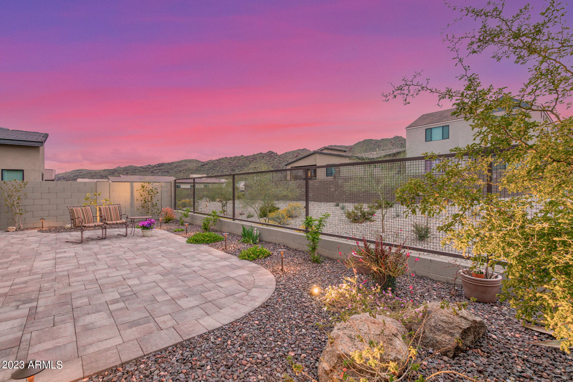 827 E HOPI Trail