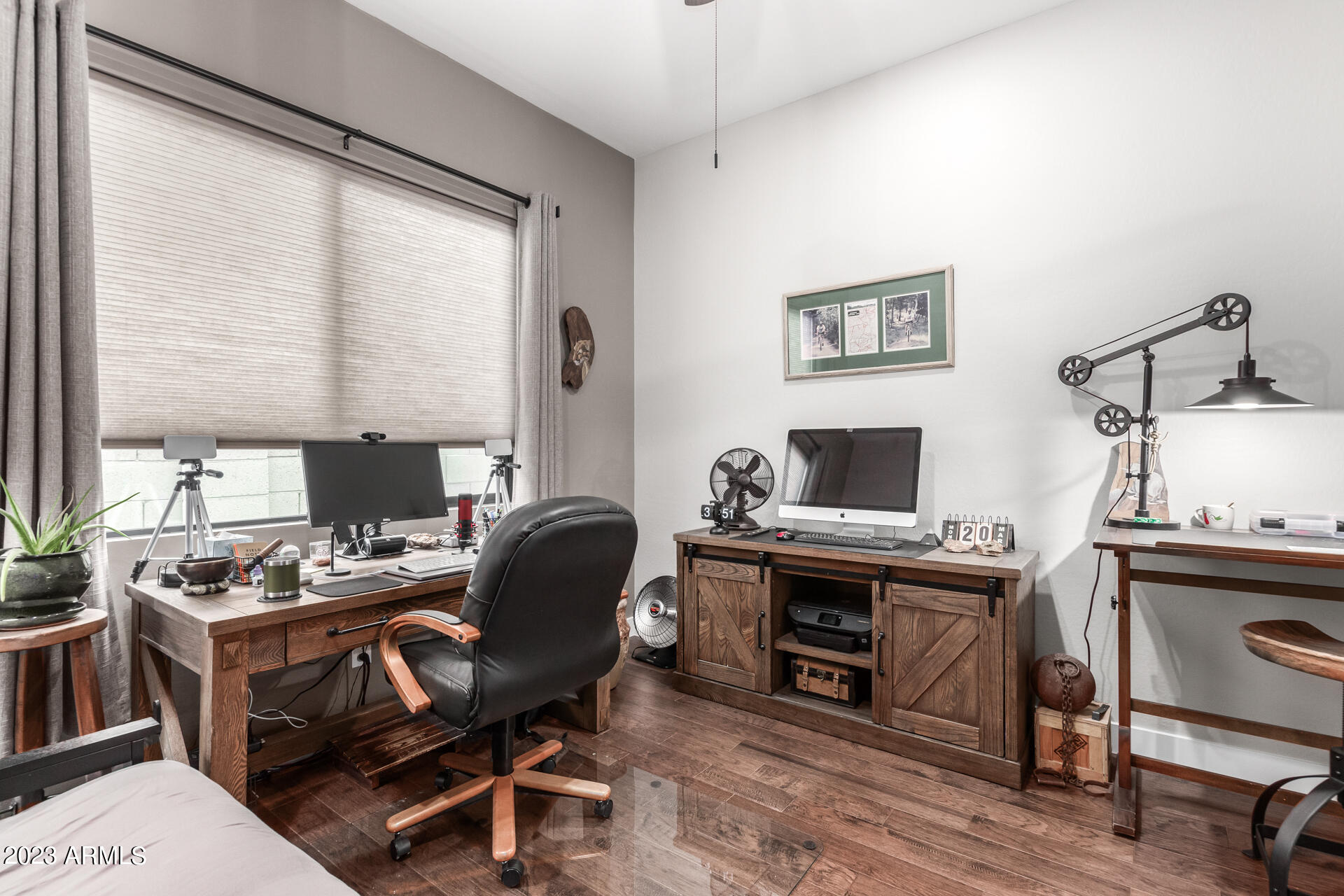 827 E HOPI Trail
