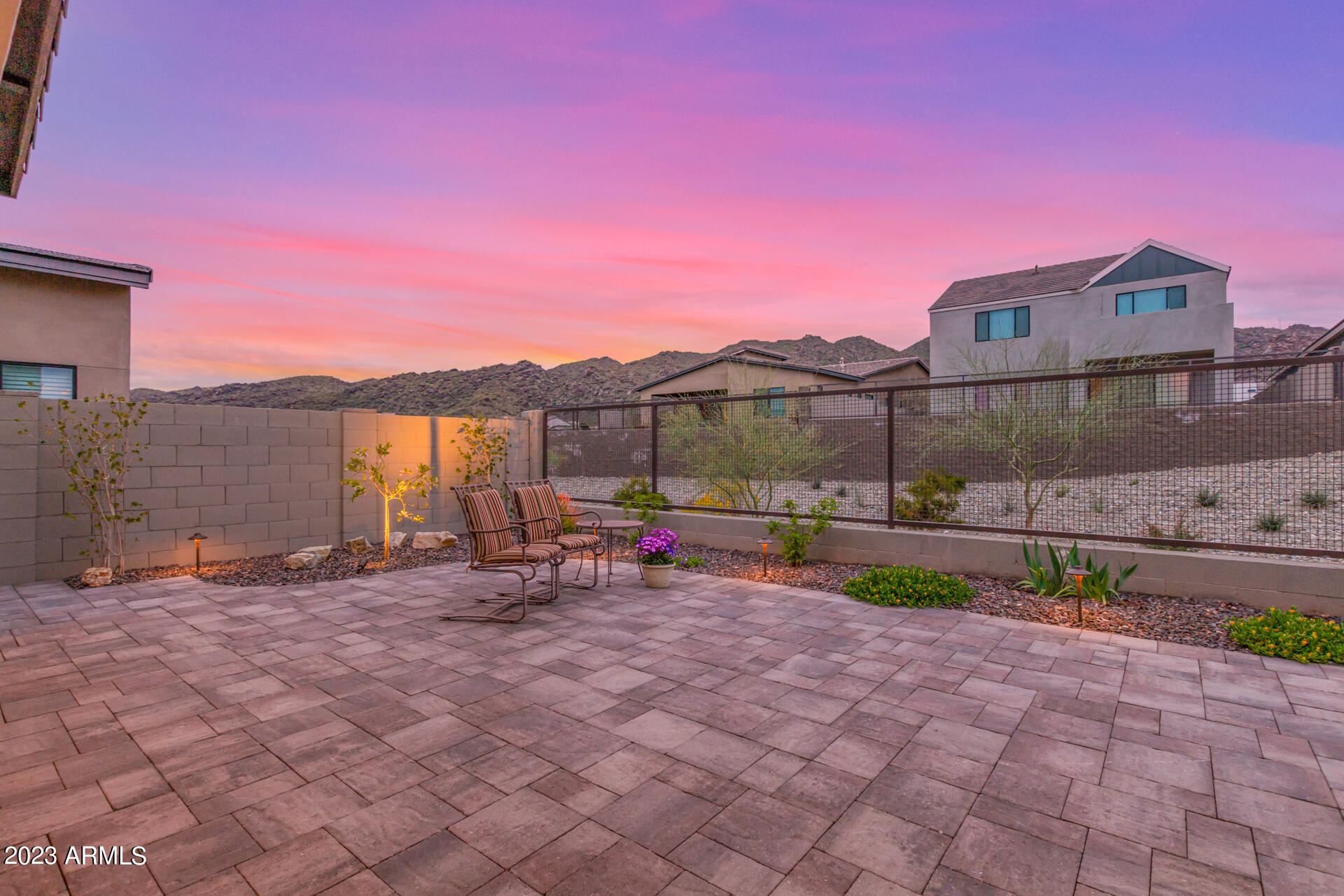 827 E HOPI Trail