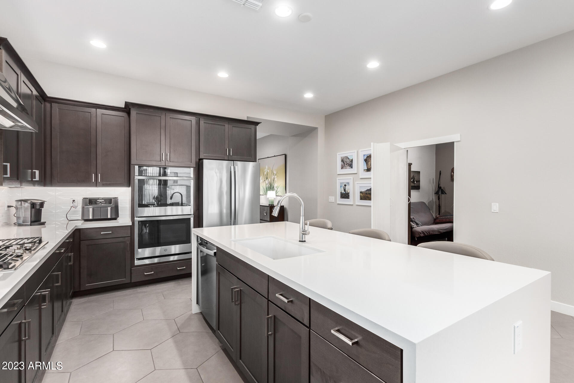 827 E HOPI Trail