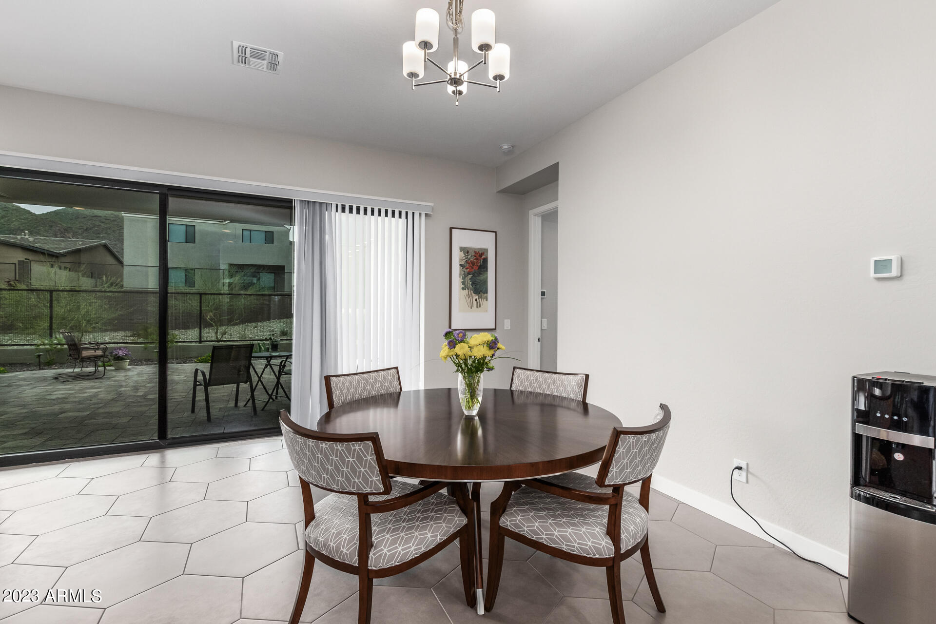 827 E HOPI Trail