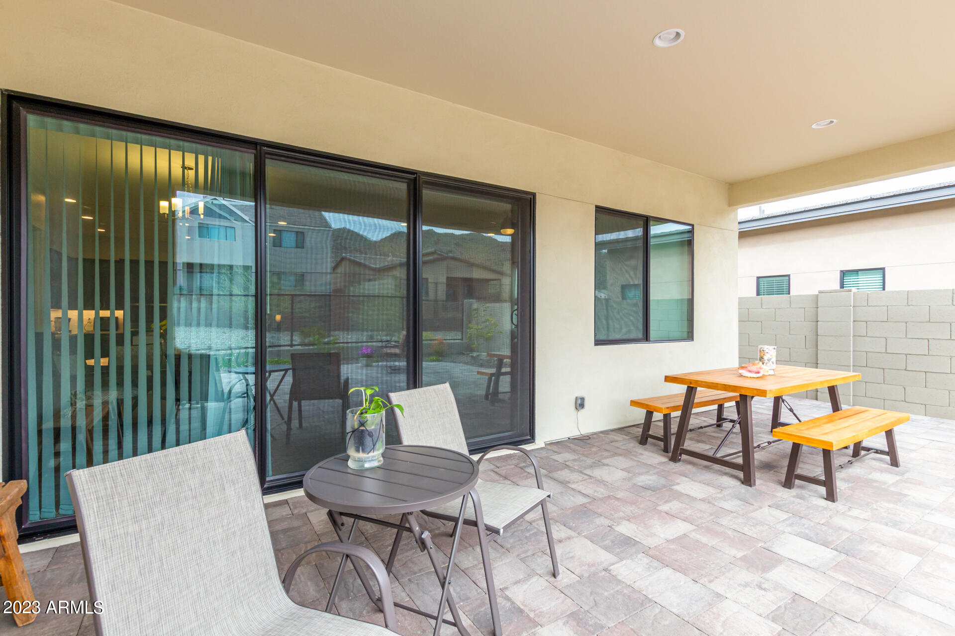 827 E HOPI Trail