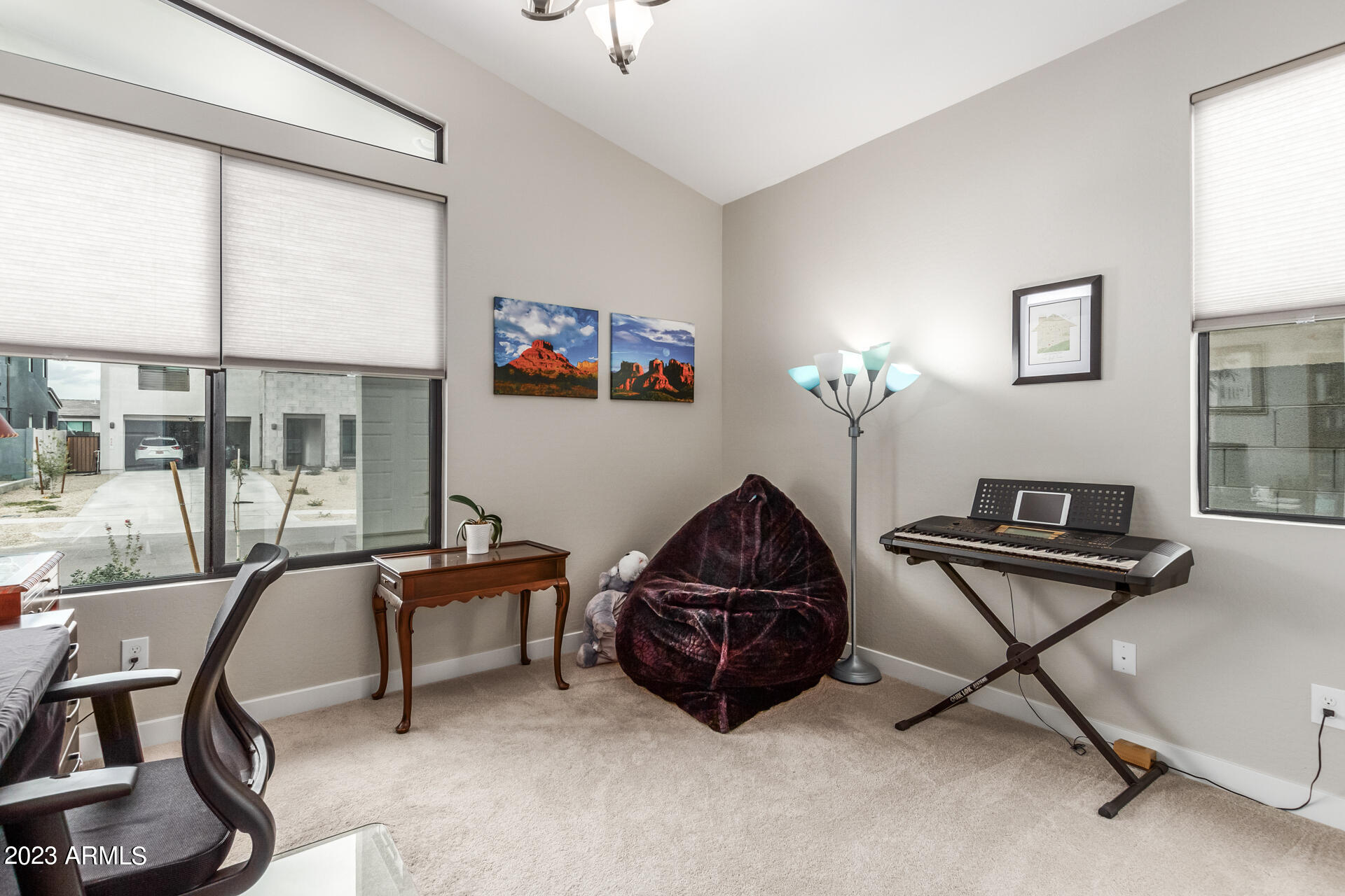 827 E HOPI Trail