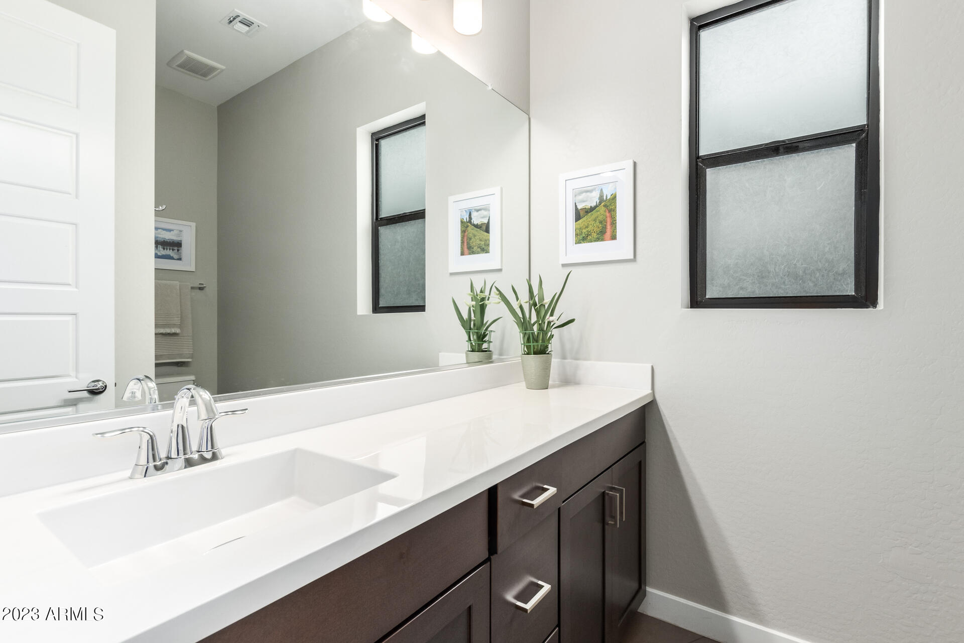 827 E HOPI Trail