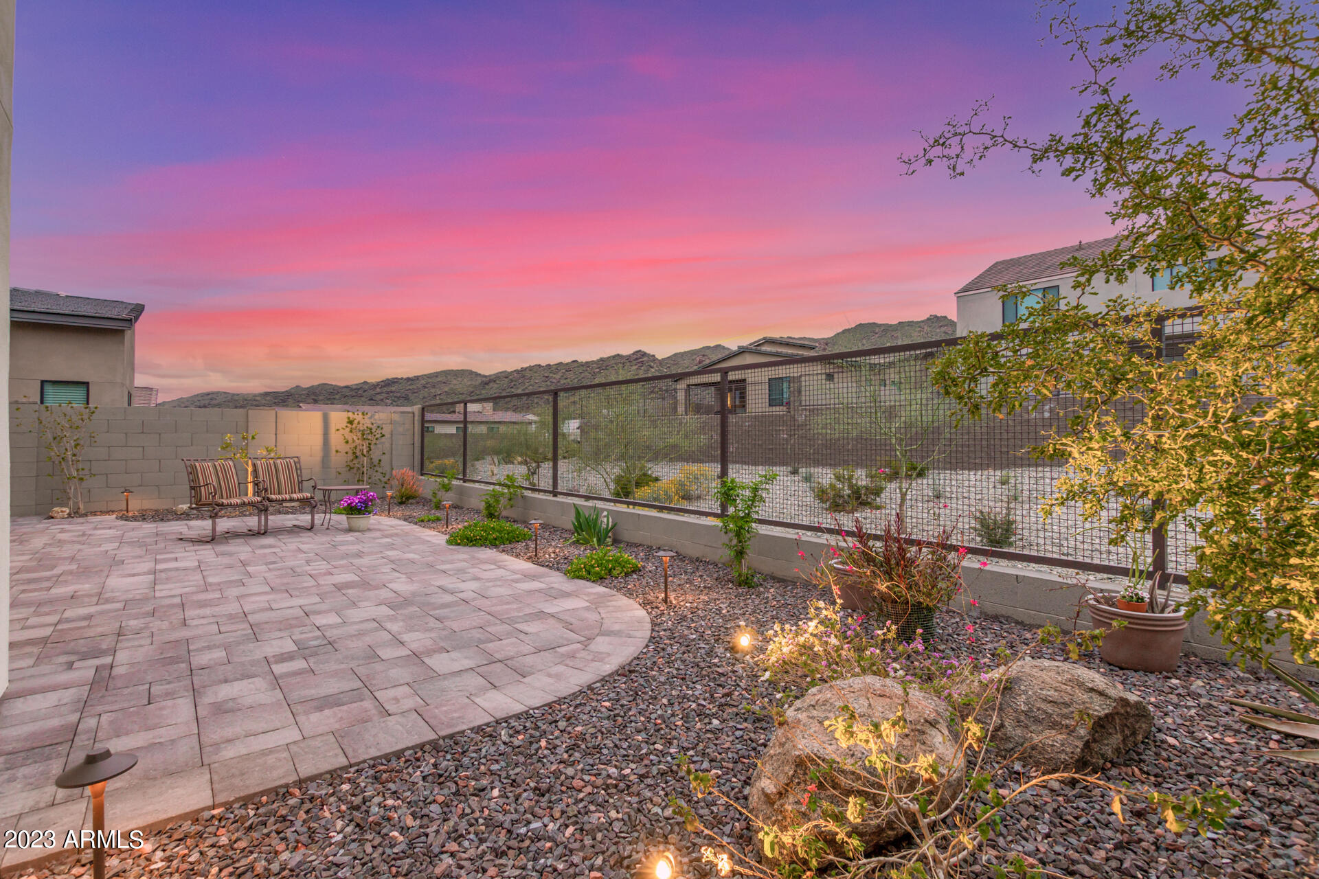827 E HOPI Trail